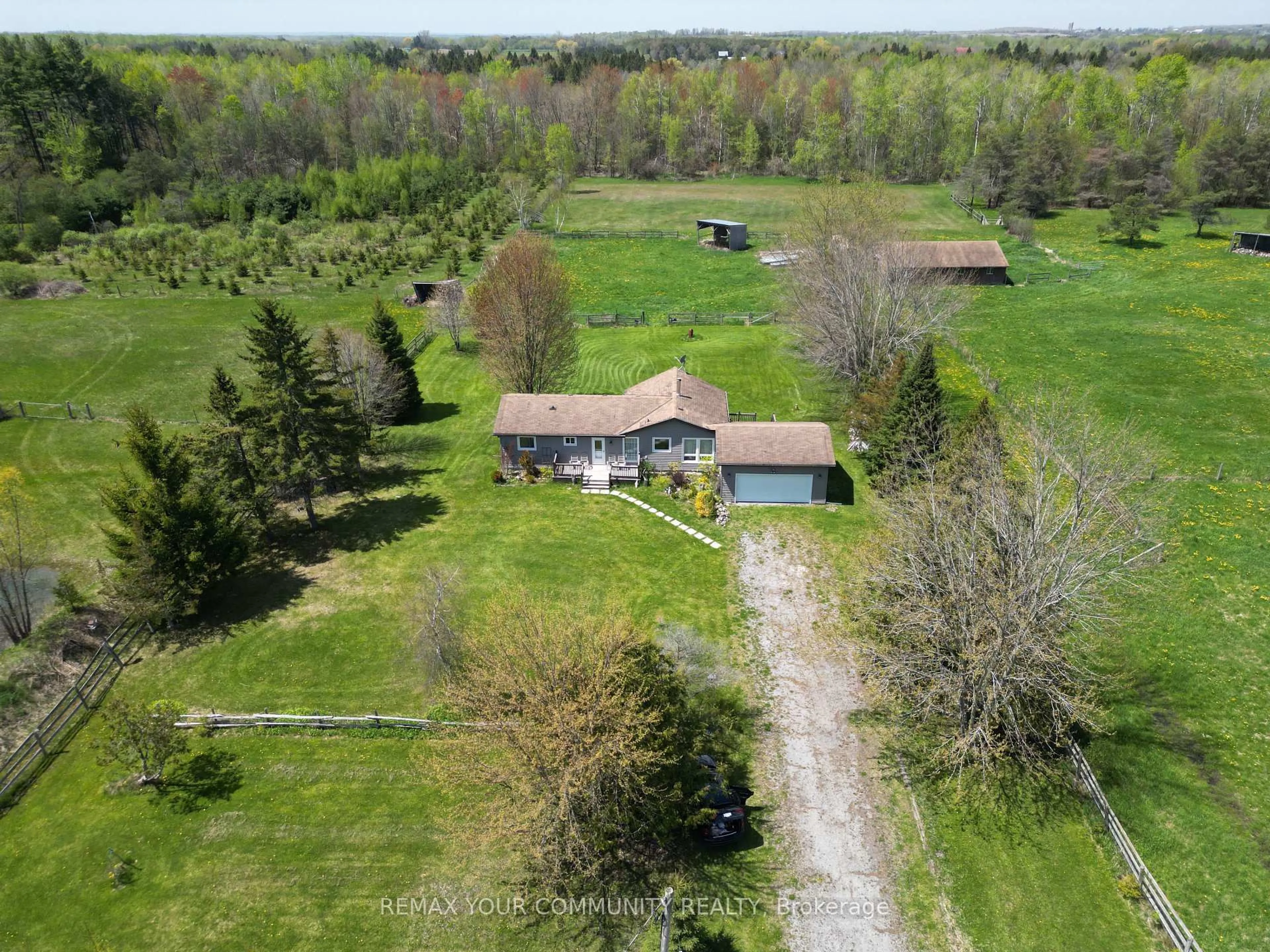 A pic from outside/outdoor area/front of a property/back of a property/a pic from drone, unknown for 24730 Valley View Dr, Georgina Ontario L0E 1R0