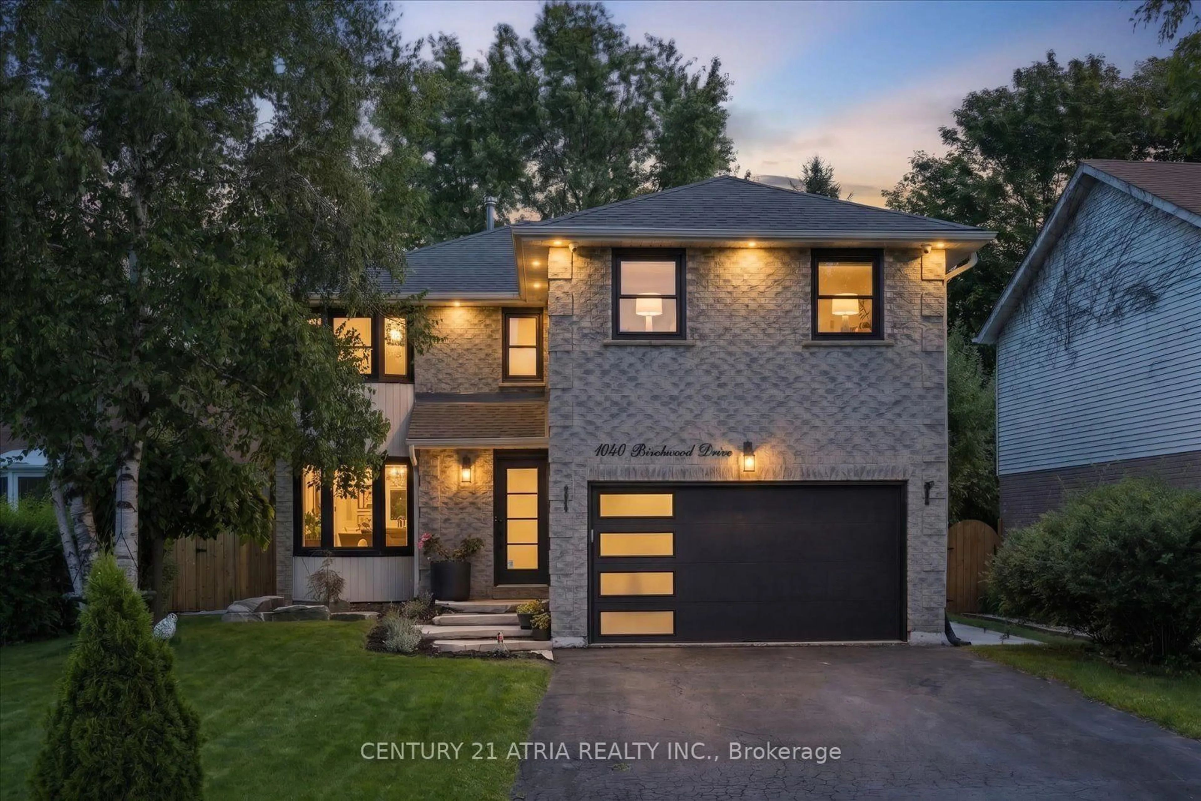 Home with brick exterior material, street for 1040 Birchwood Dr, Newmarket Ontario L3Y 6J8