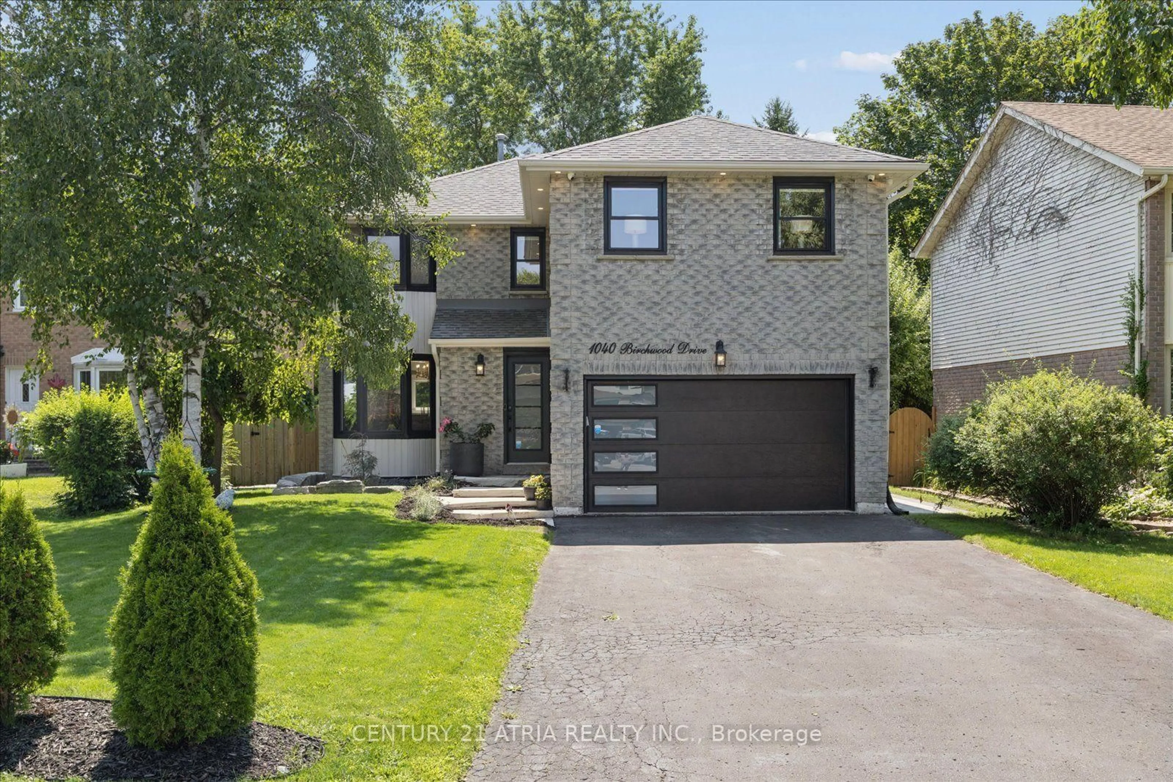Home with brick exterior material, street for 1040 Birchwood Dr, Newmarket Ontario L3Y 6J8