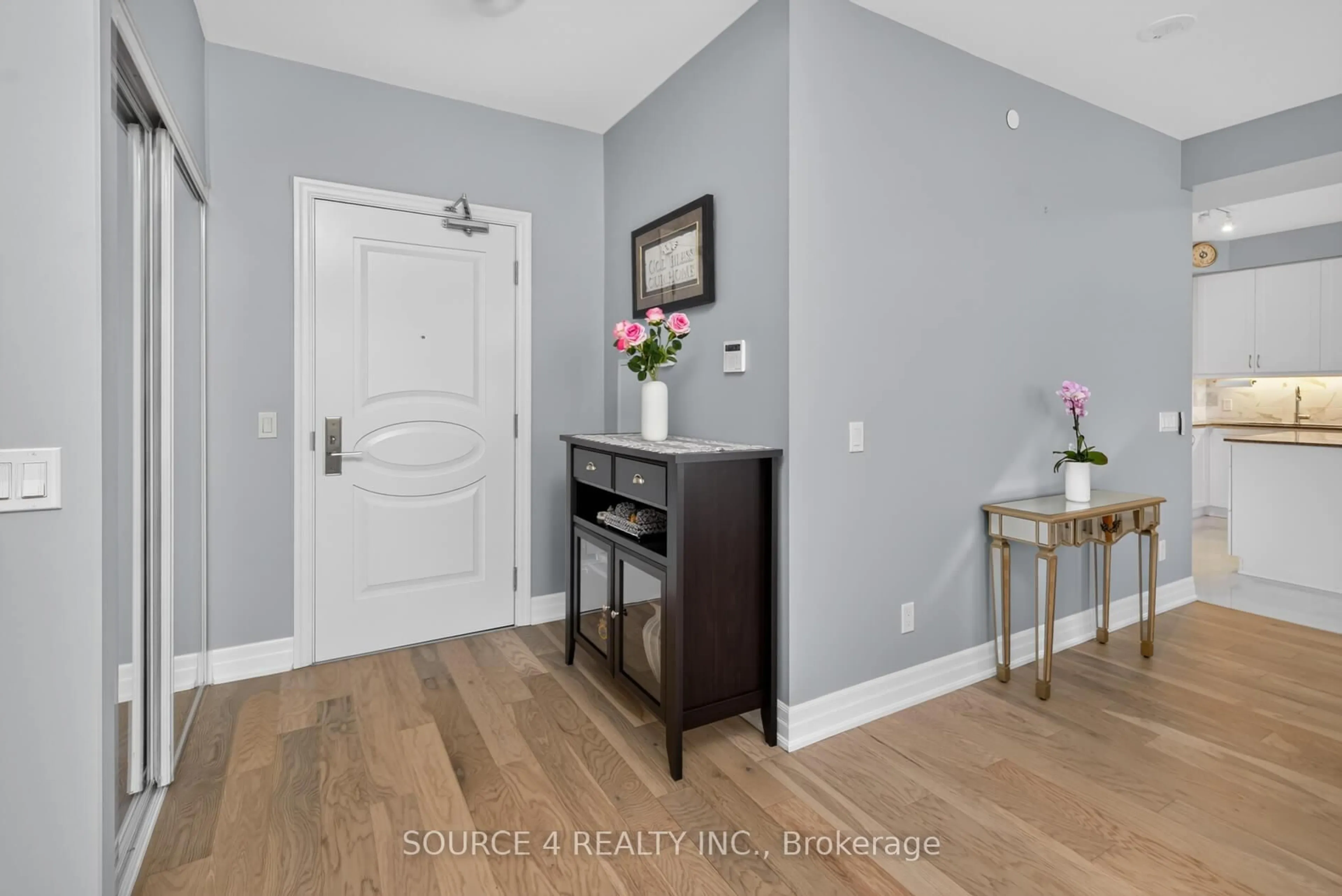 Indoor entryway for 9085 Jane St #510, Vaughan Ontario L4K 0L8