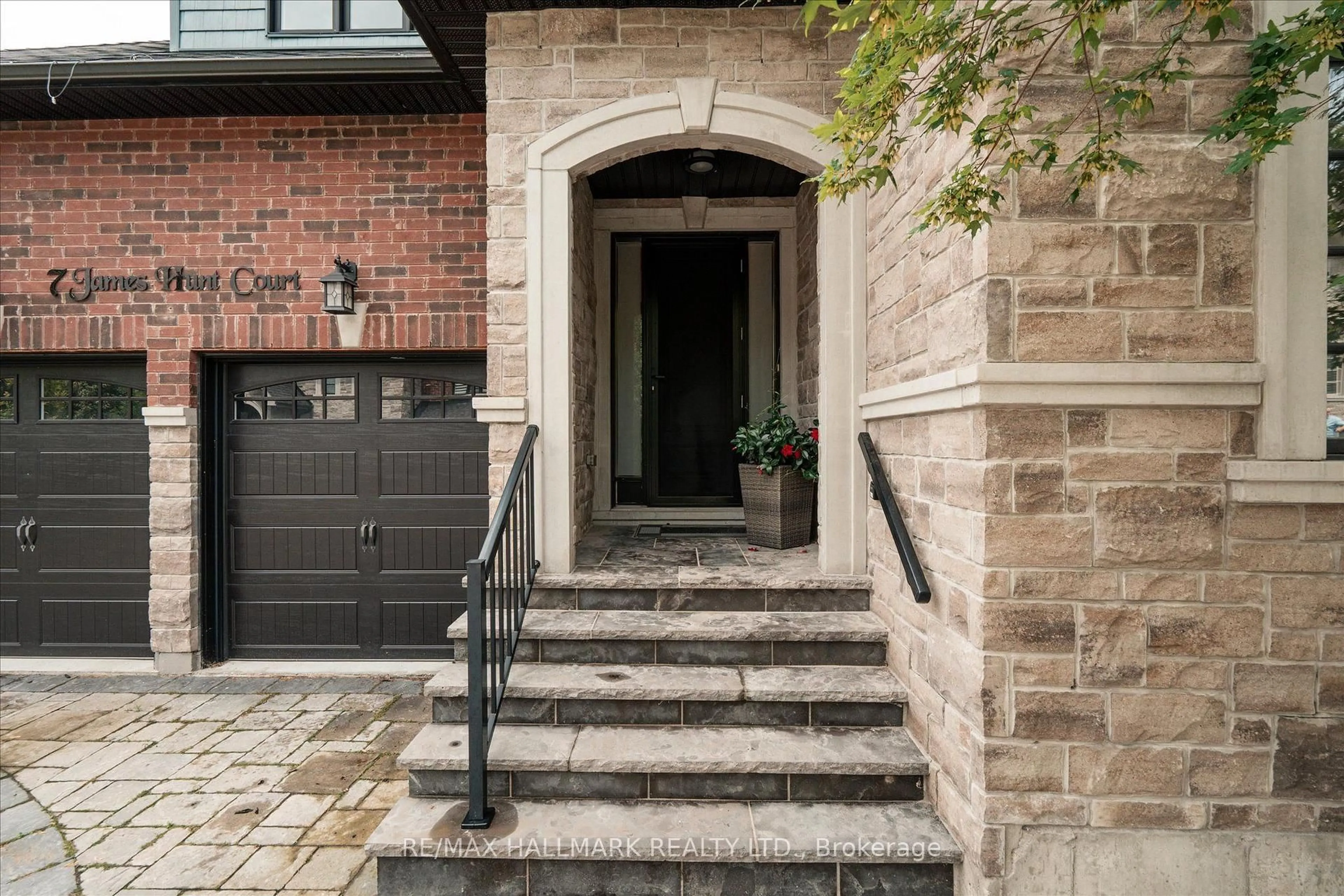 Home with brick exterior material, street for 7 Os James Hunt Crt Crt, Uxbridge Ontario L9P 0E3