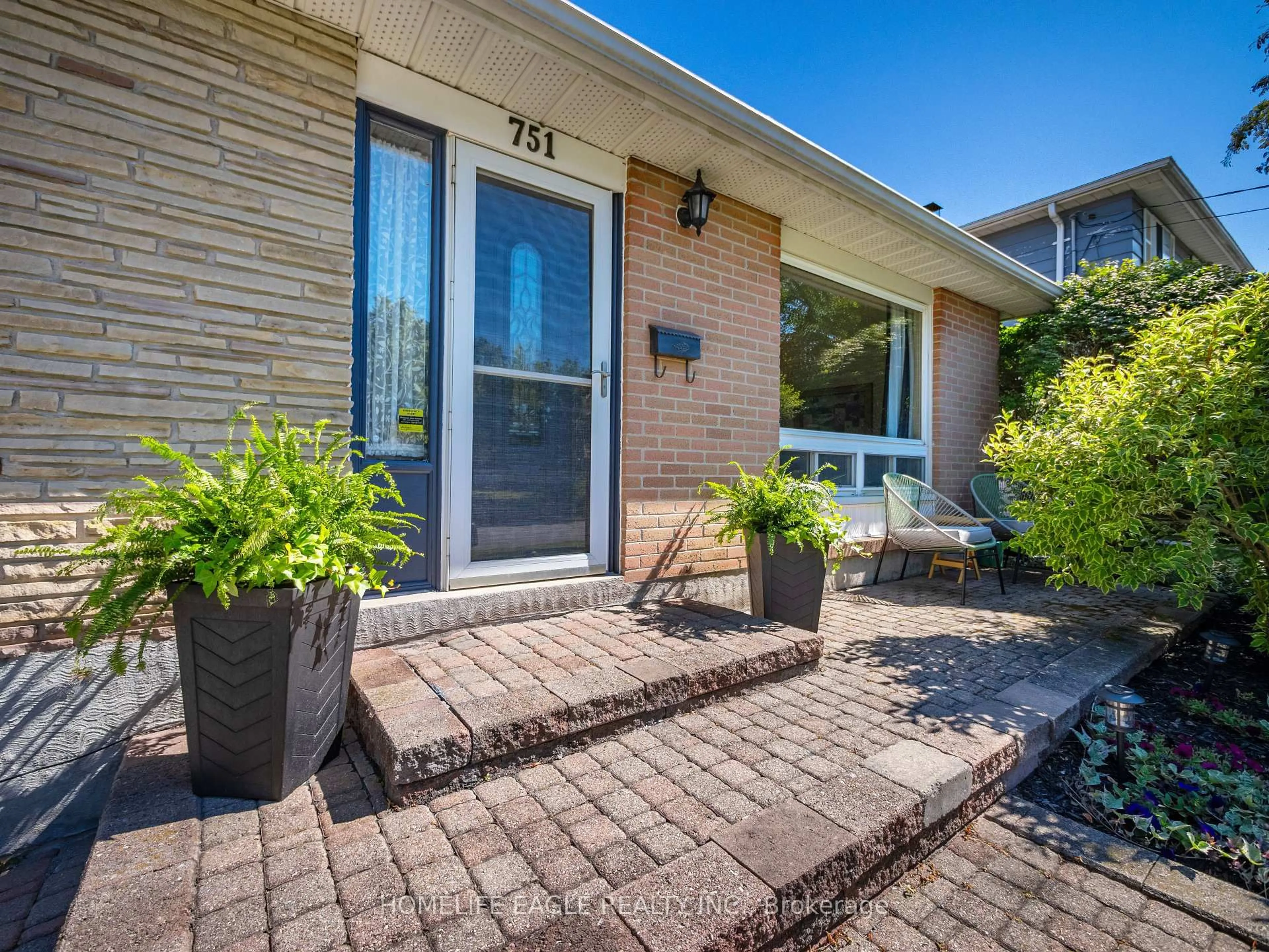 Home with brick exterior material, street for 751 Greenfield Cres, Newmarket Ontario L3Y 3B2