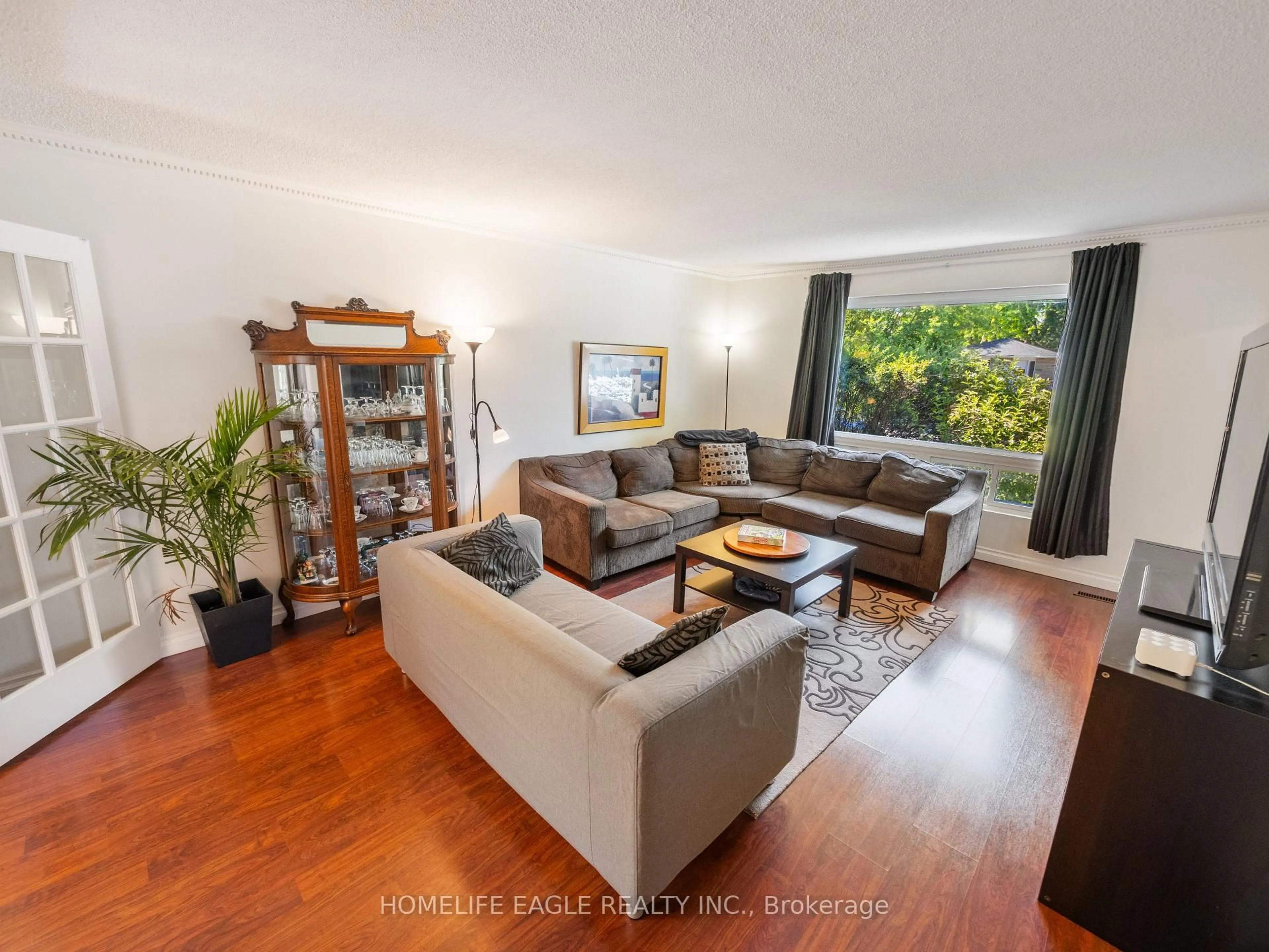 Living room with furniture, wood/laminate floor for 751 Greenfield Cres, Newmarket Ontario L3Y 3B2