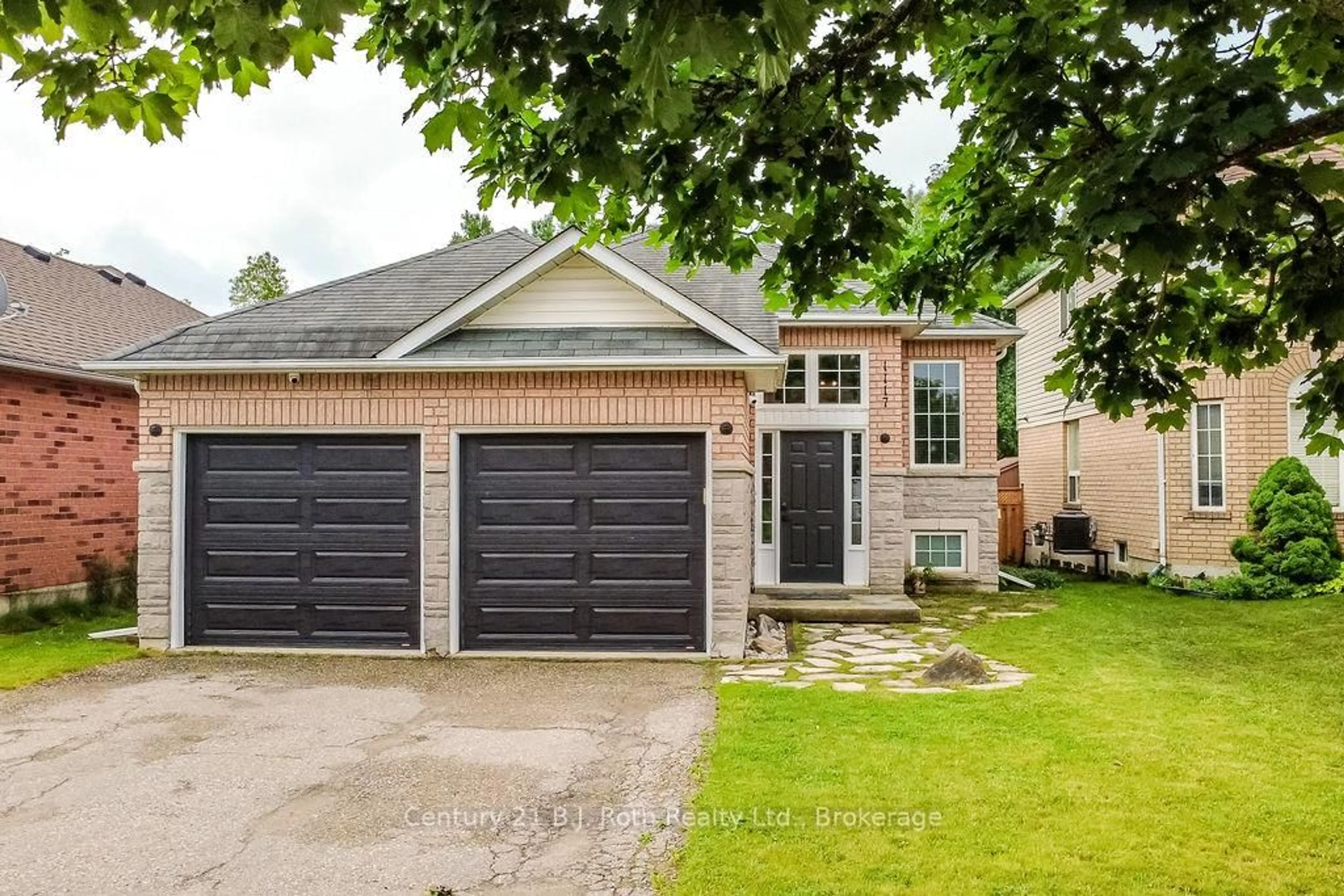 Home with brick exterior material, street for 1117 Corrie St, Innisfil Ontario L9S 1W9