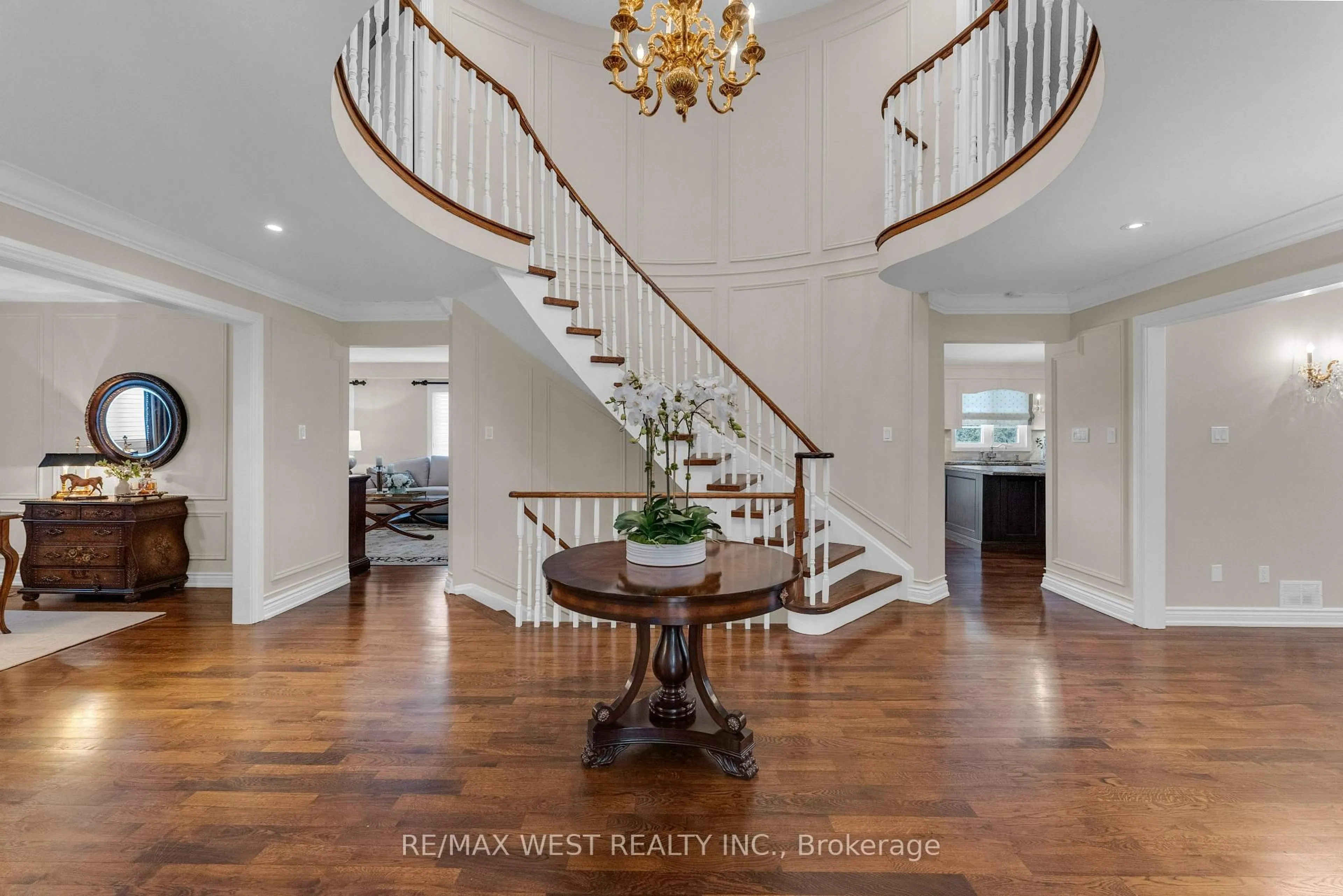 Indoor entryway for 93 Fern Valley Cres, Richmond Hill Ontario L4E 2J6
