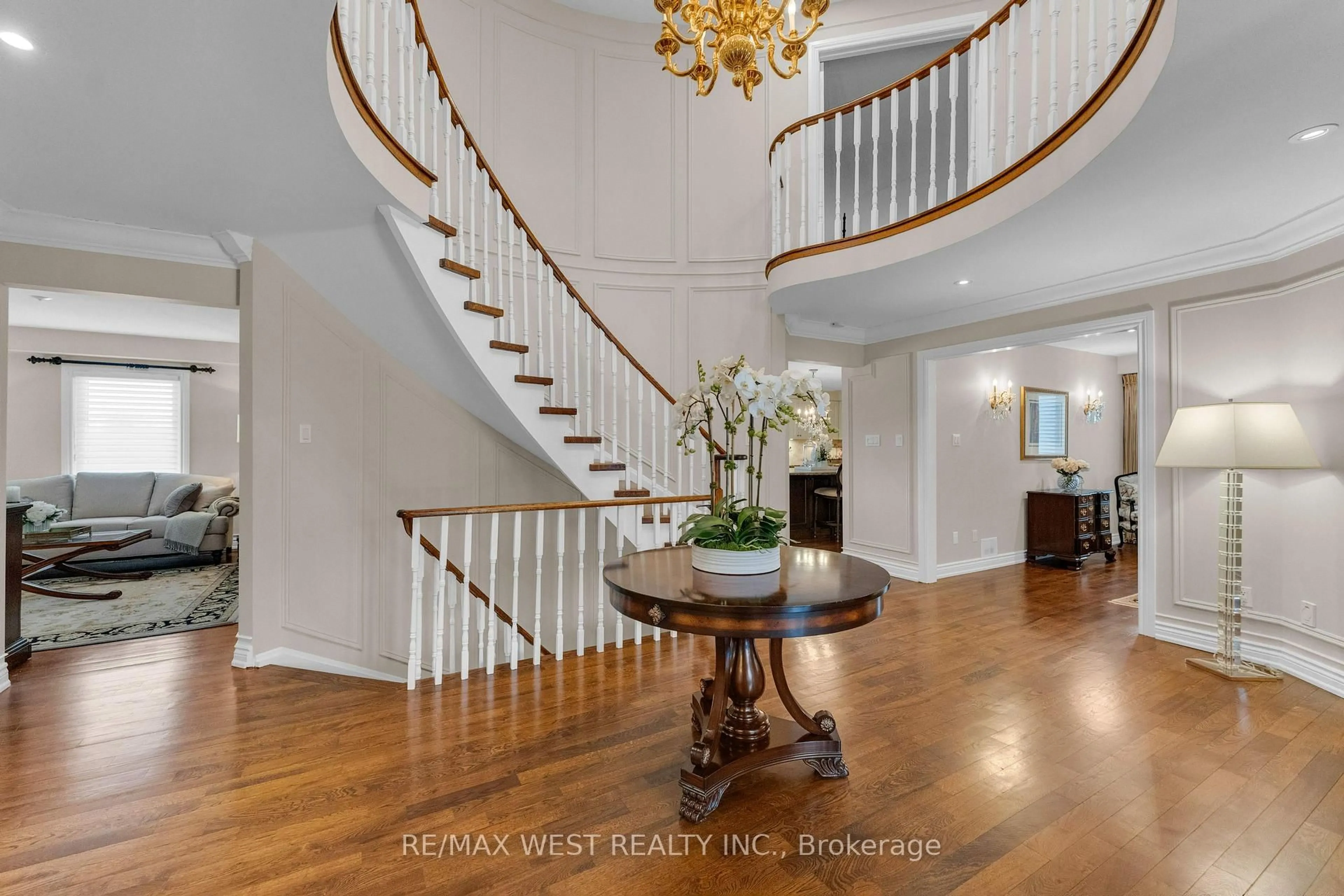 Indoor entryway for 93 Fern Valley Cres, Richmond Hill Ontario L4E 2J6