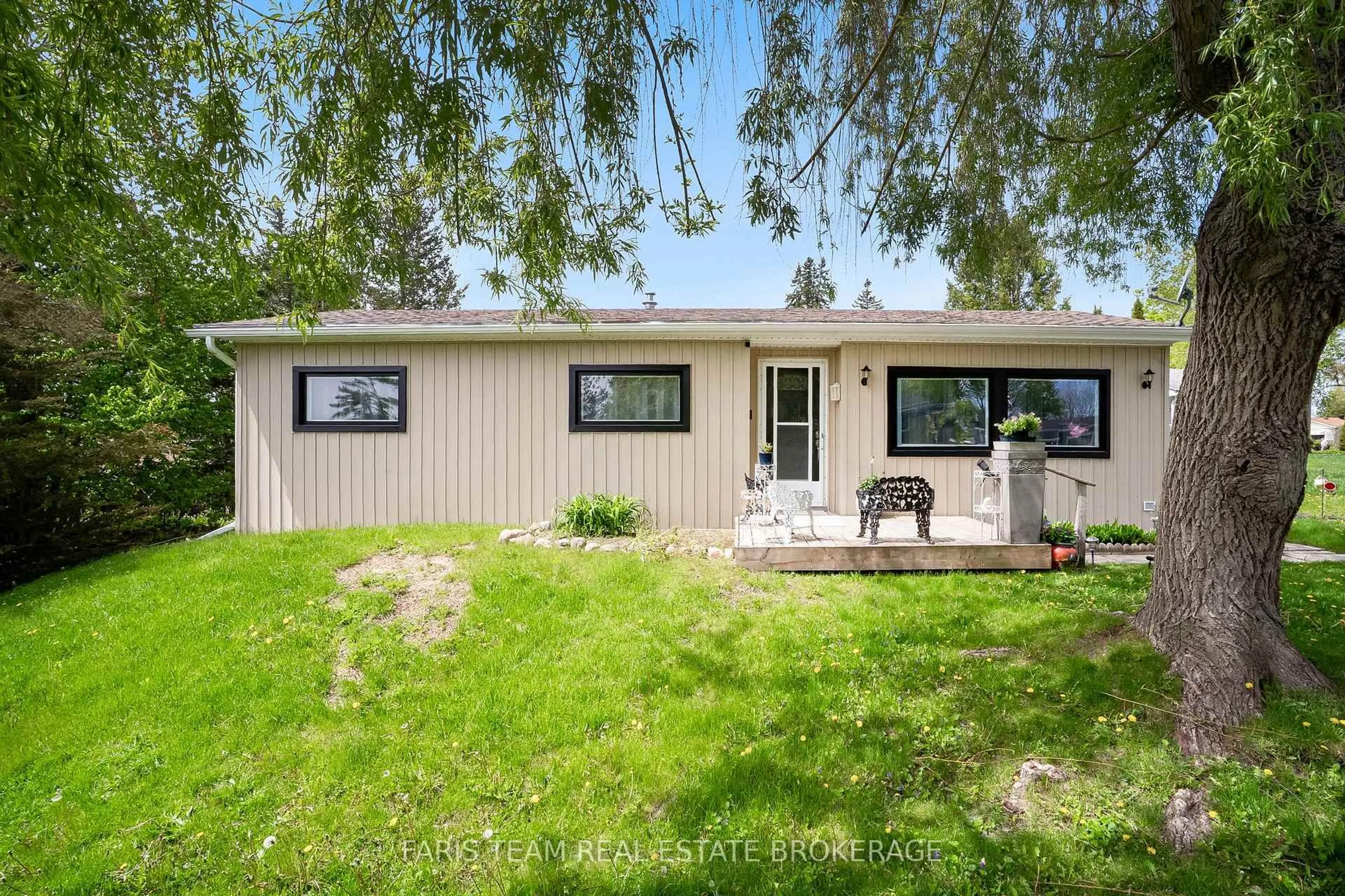 Unknown for 21 Hawthorne Dr, Innisfil Ontario L9S 1P7