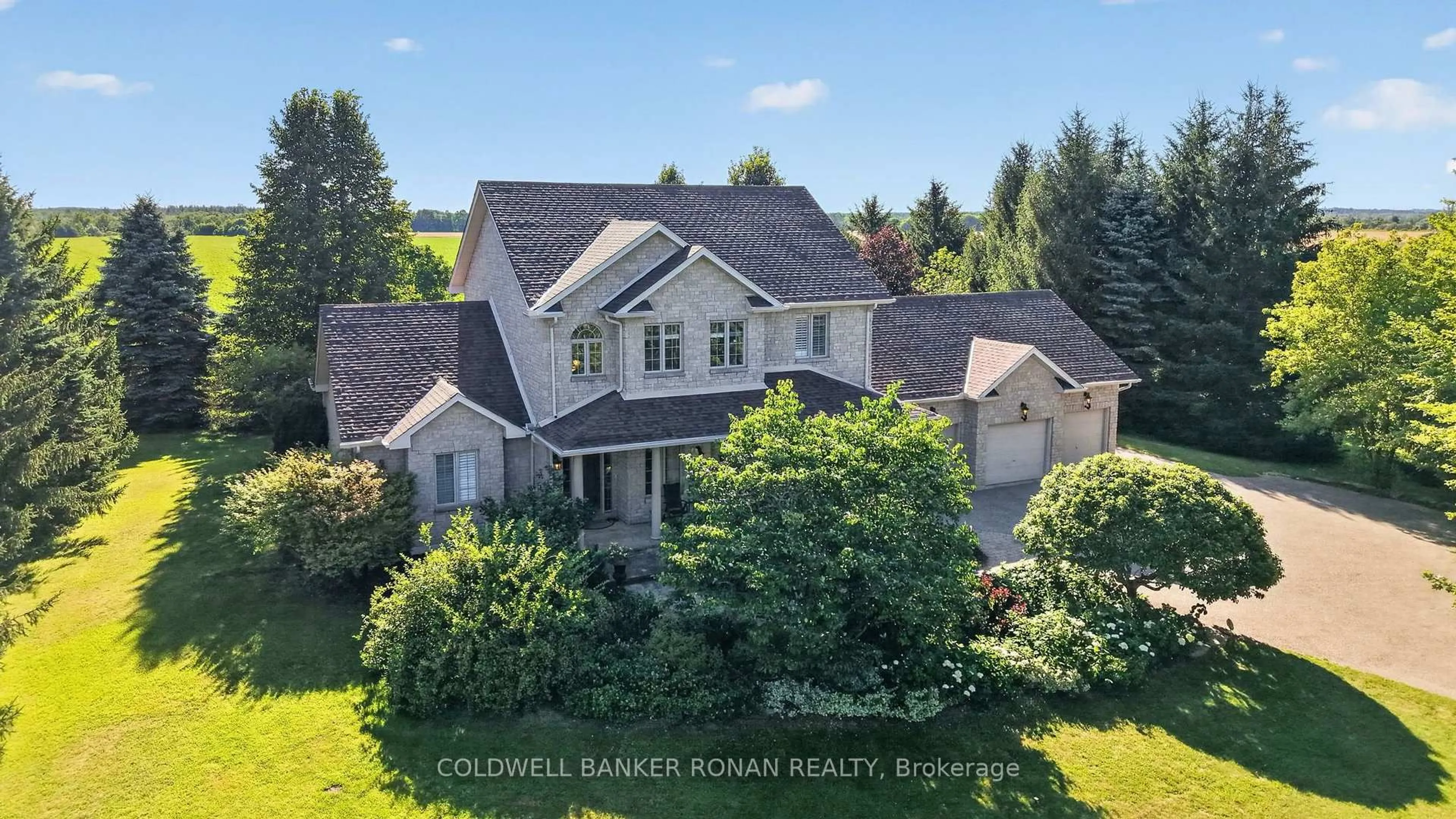 A pic from outside/outdoor area/front of a property/back of a property/a pic from drone, unknown for 128 Denney Dr, Essa Ontario L0M 1B1