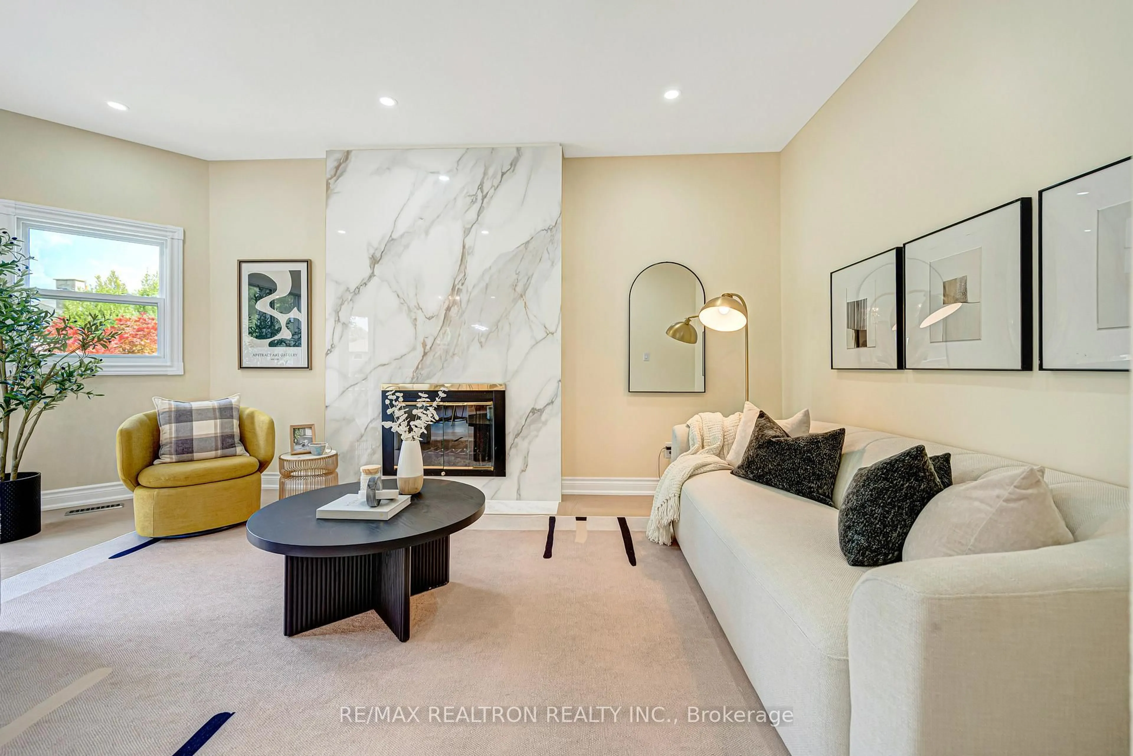 Living room with furniture, unknown for 27 Captain Francis Dr, Markham Ontario L3R 9C8
