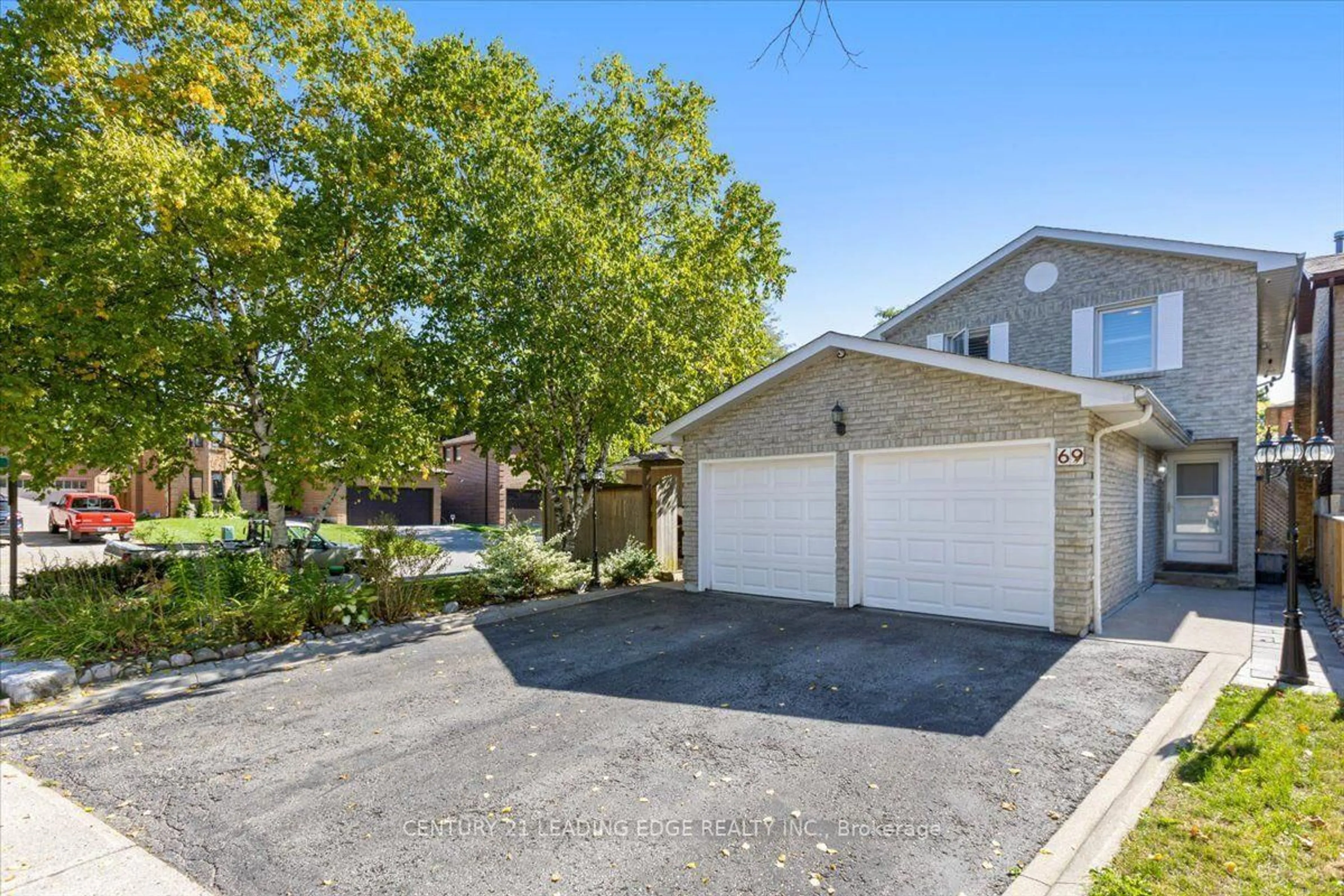 A pic from outside/outdoor area/front of a property/back of a property/a pic from drone, street for 69 Parkinson Rd, Markham Ontario L3P 4G7