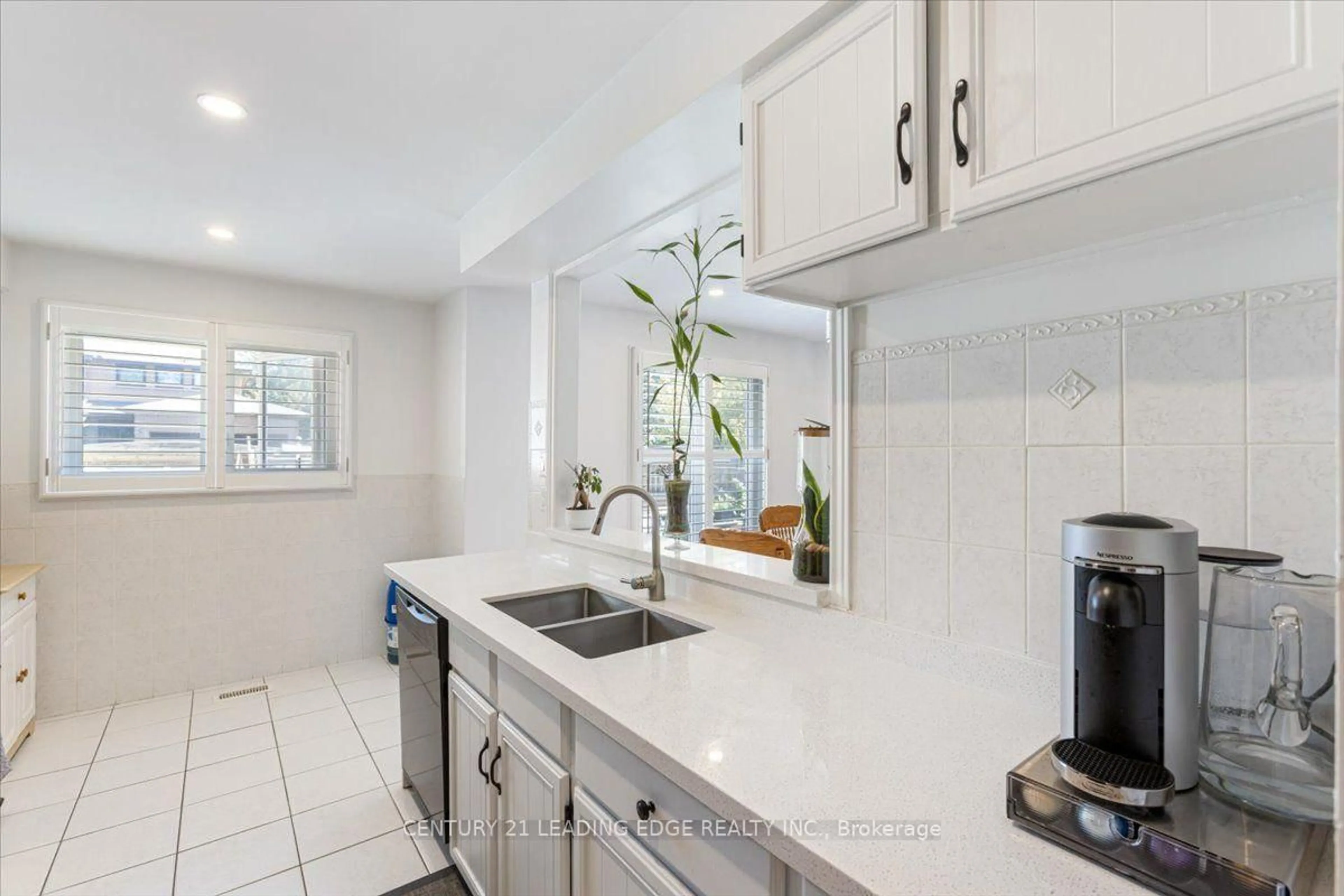 Open concept kitchen, ceramic/tile floor for 69 Parkinson Rd, Markham Ontario L3P 4G7
