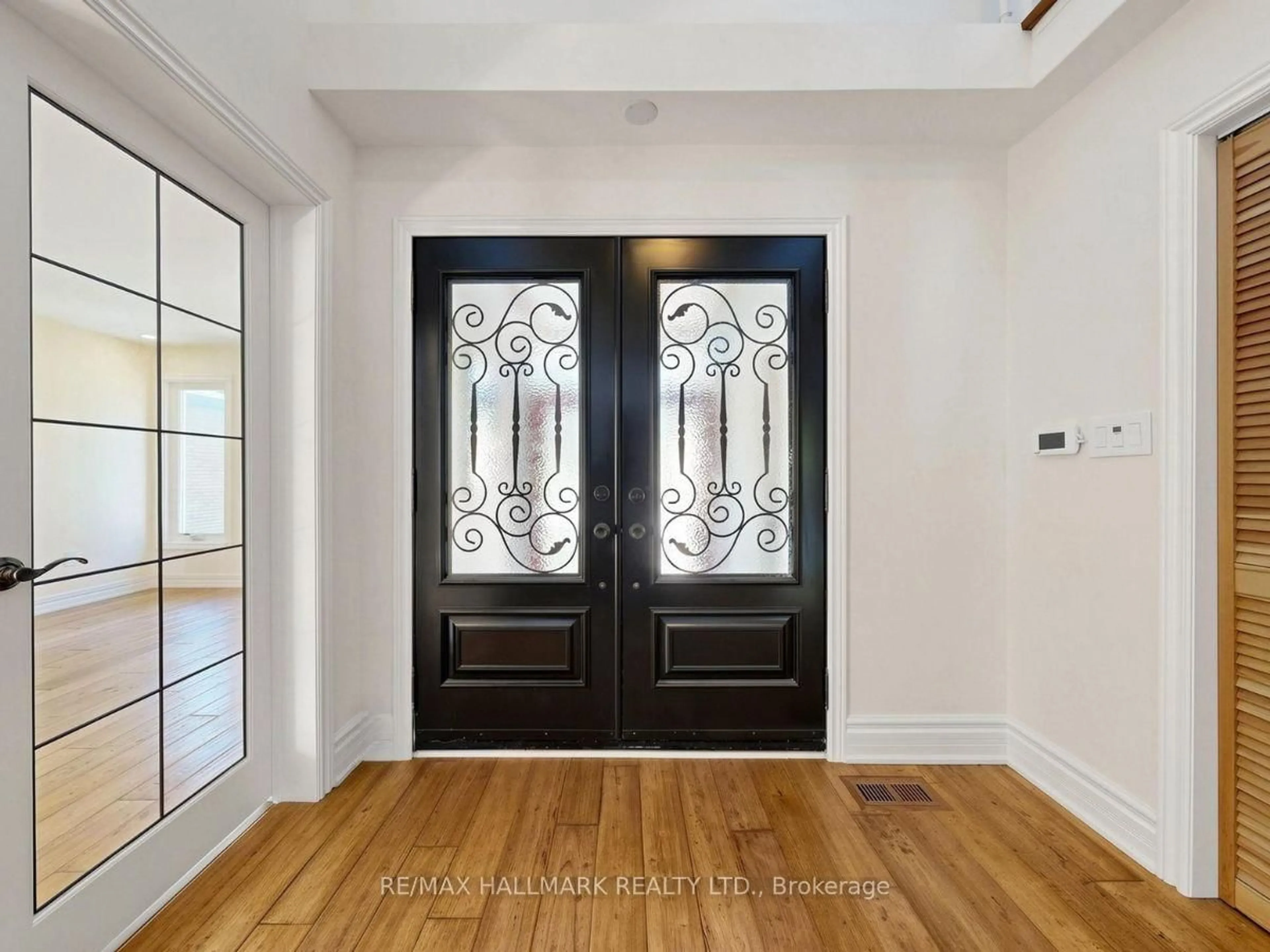 Indoor entryway for 25 Kersey Cres, Richmond Hill Ontario L4C 3W2