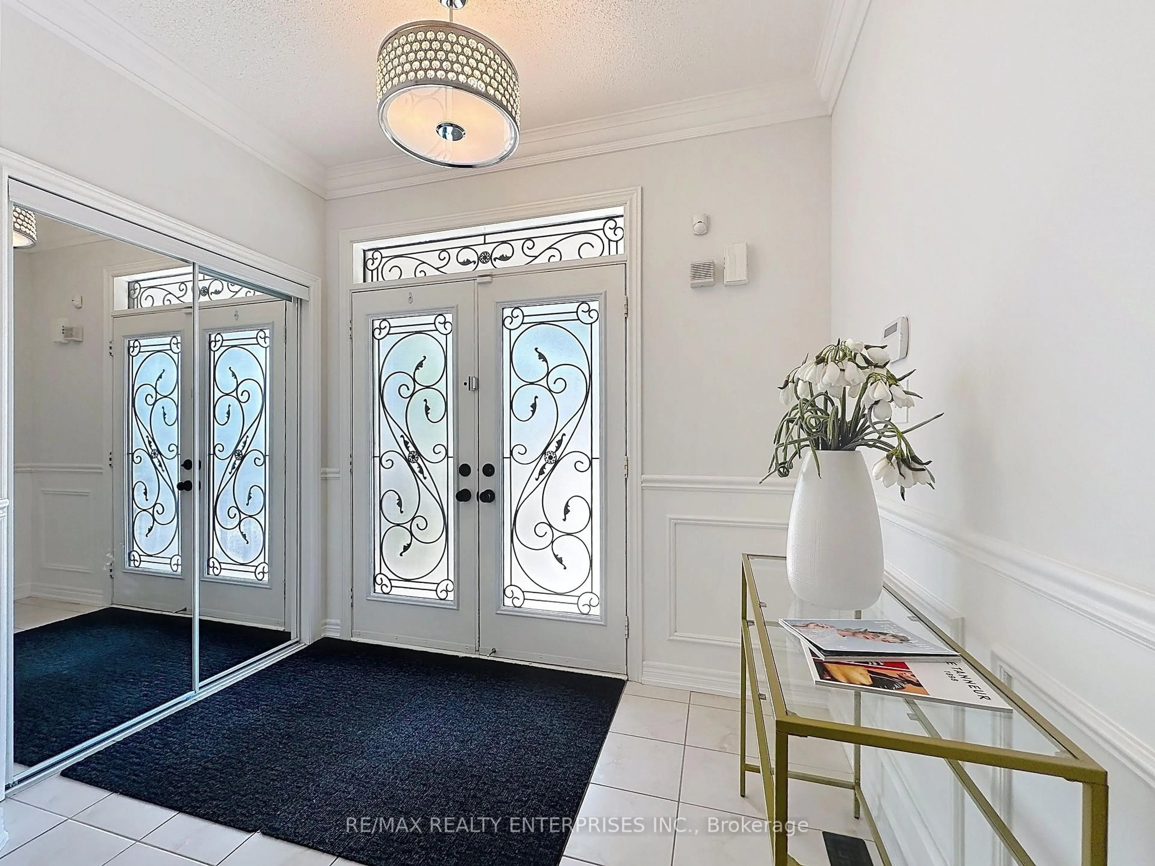 Indoor entryway for 373 GOLDEN ORCHARD Rd, Vaughan Ontario L6A 0N6