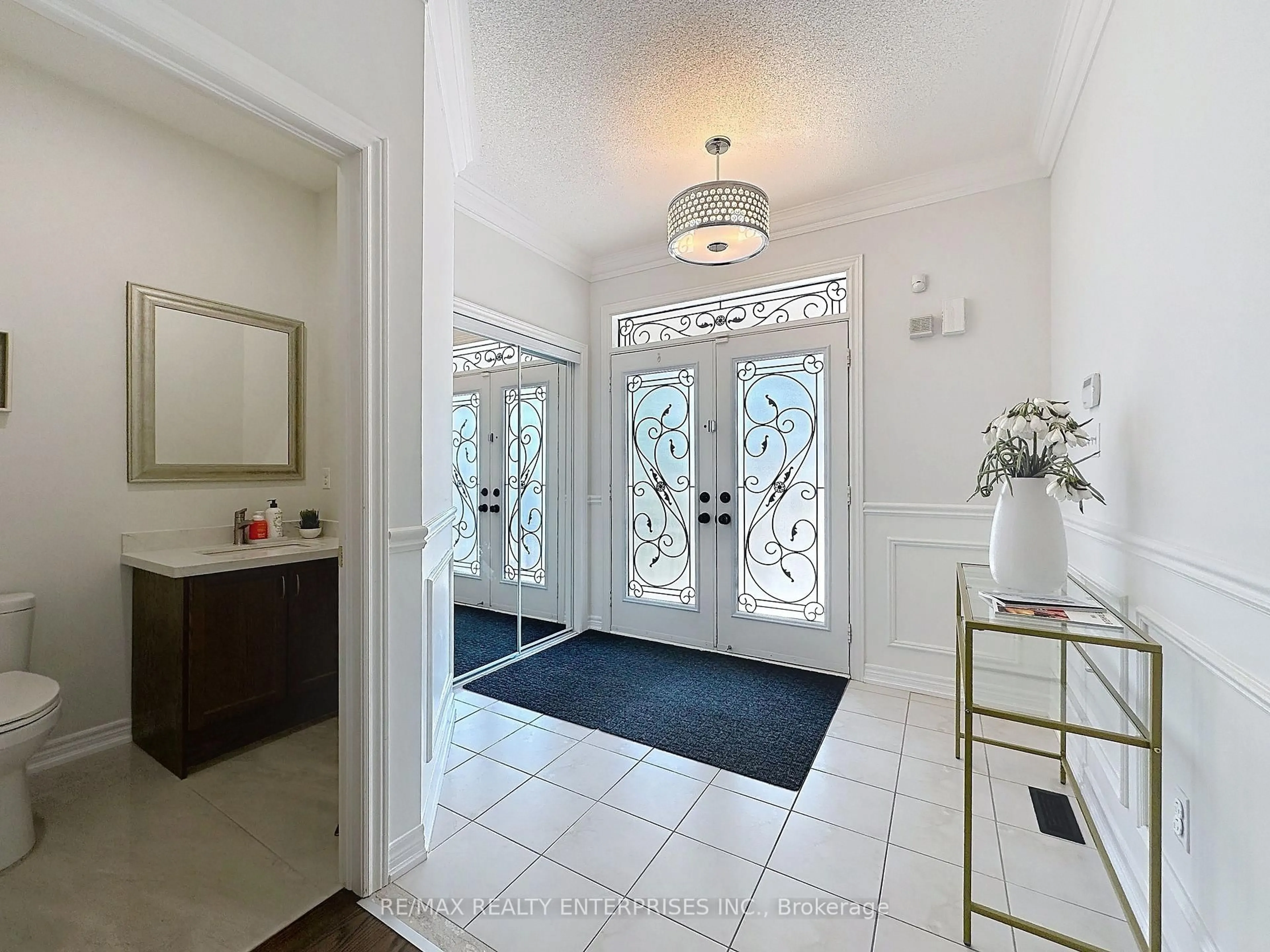 Indoor entryway for 373 GOLDEN ORCHARD Rd, Vaughan Ontario L6A 0N6