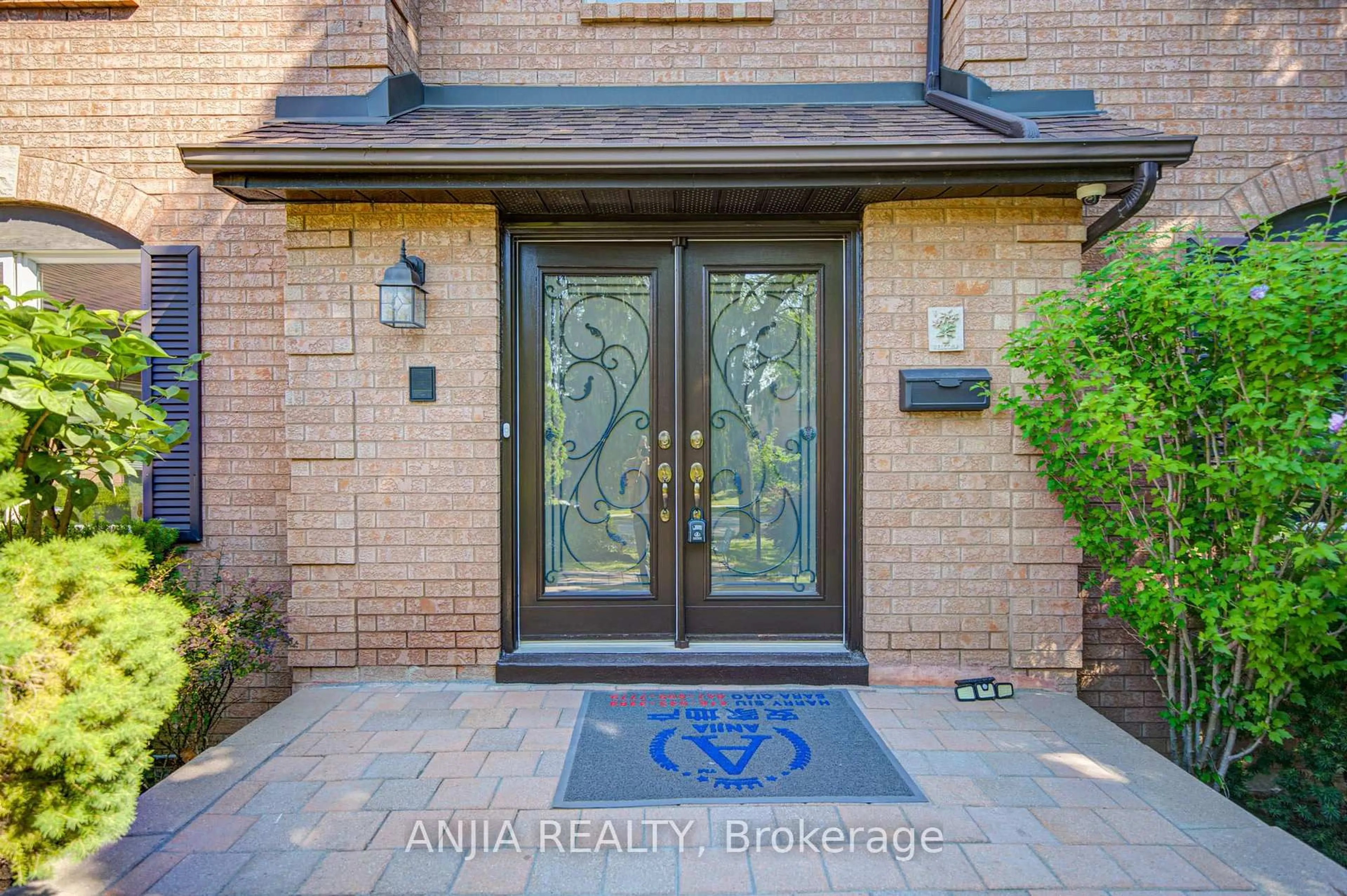 Indoor entryway for 8 Calderbridge Cres, Markham Ontario L3R 9M8