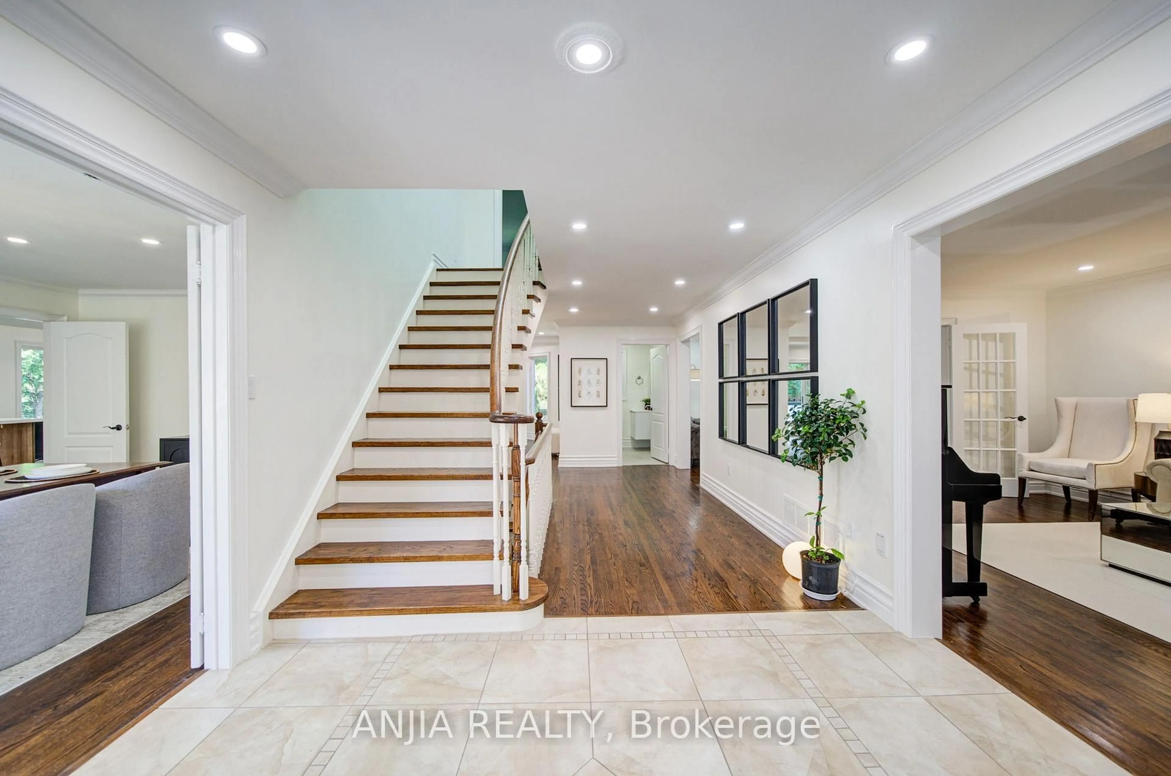 Indoor entryway for 8 Calderbridge Cres, Markham Ontario L3R 9M8