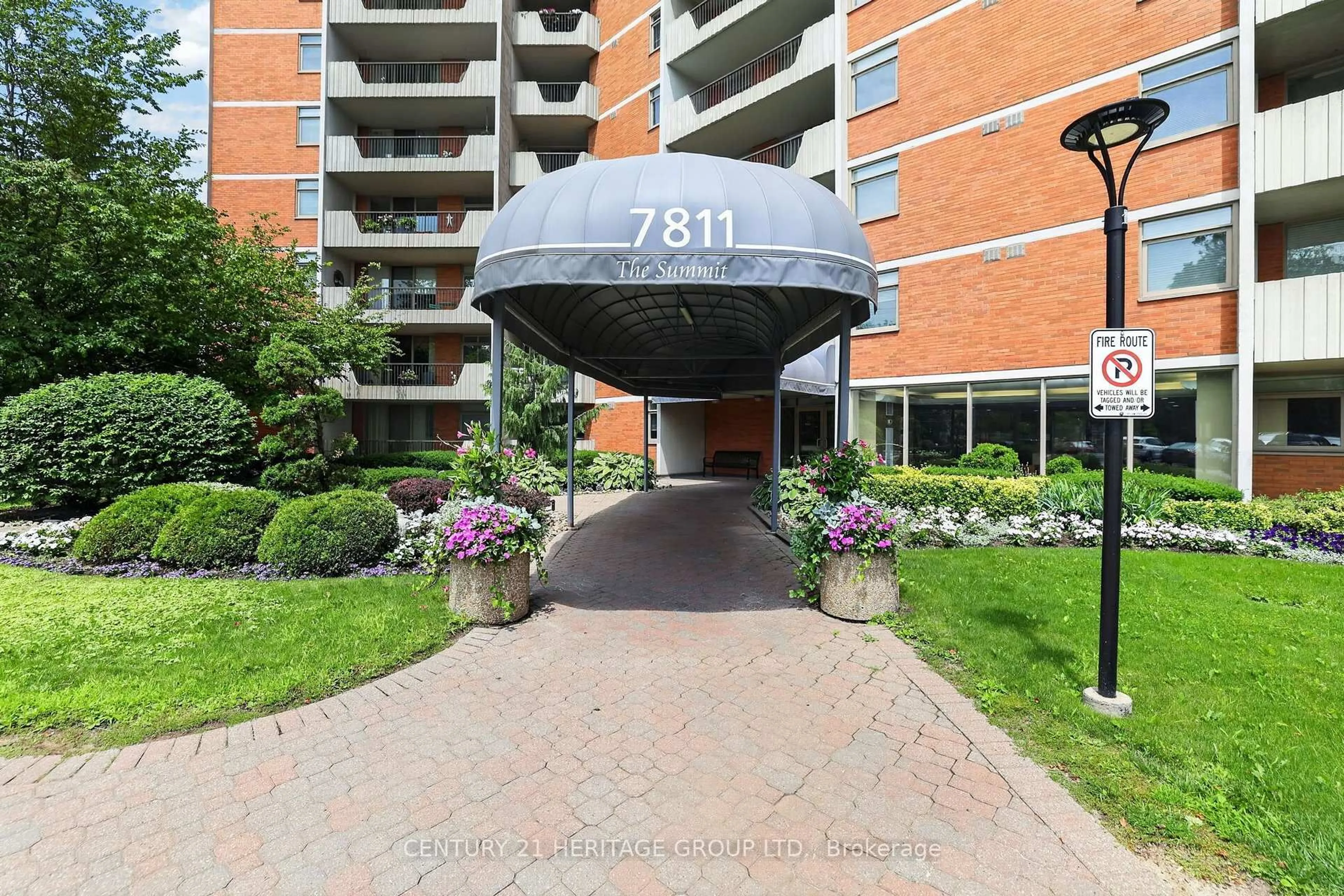 Indoor foyer for 7811 Yonge St #603, Markham Ontario L3T 4S3