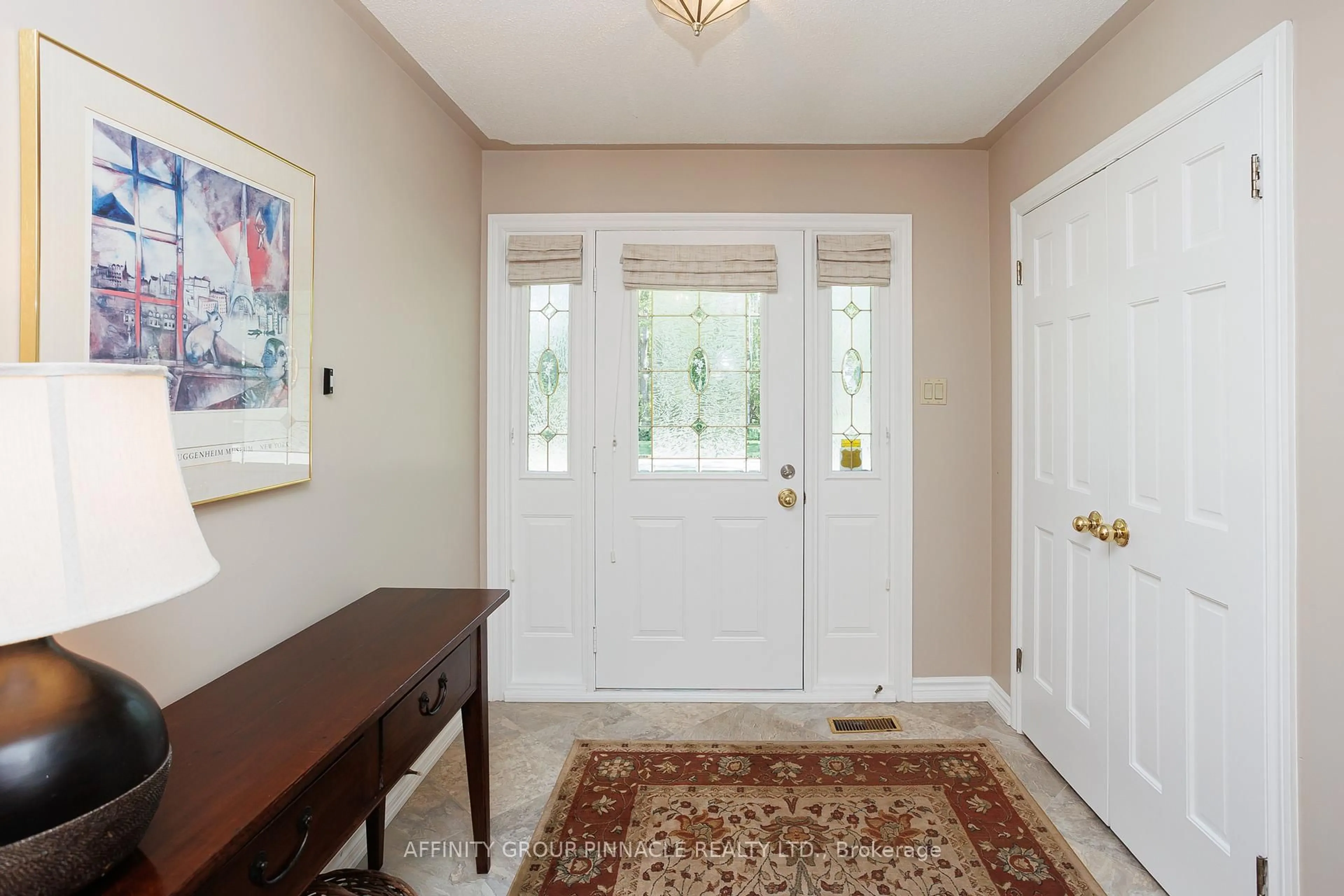 Indoor entryway for 90 Parklawn Blvd #1, Brock Ontario L0K 1A0