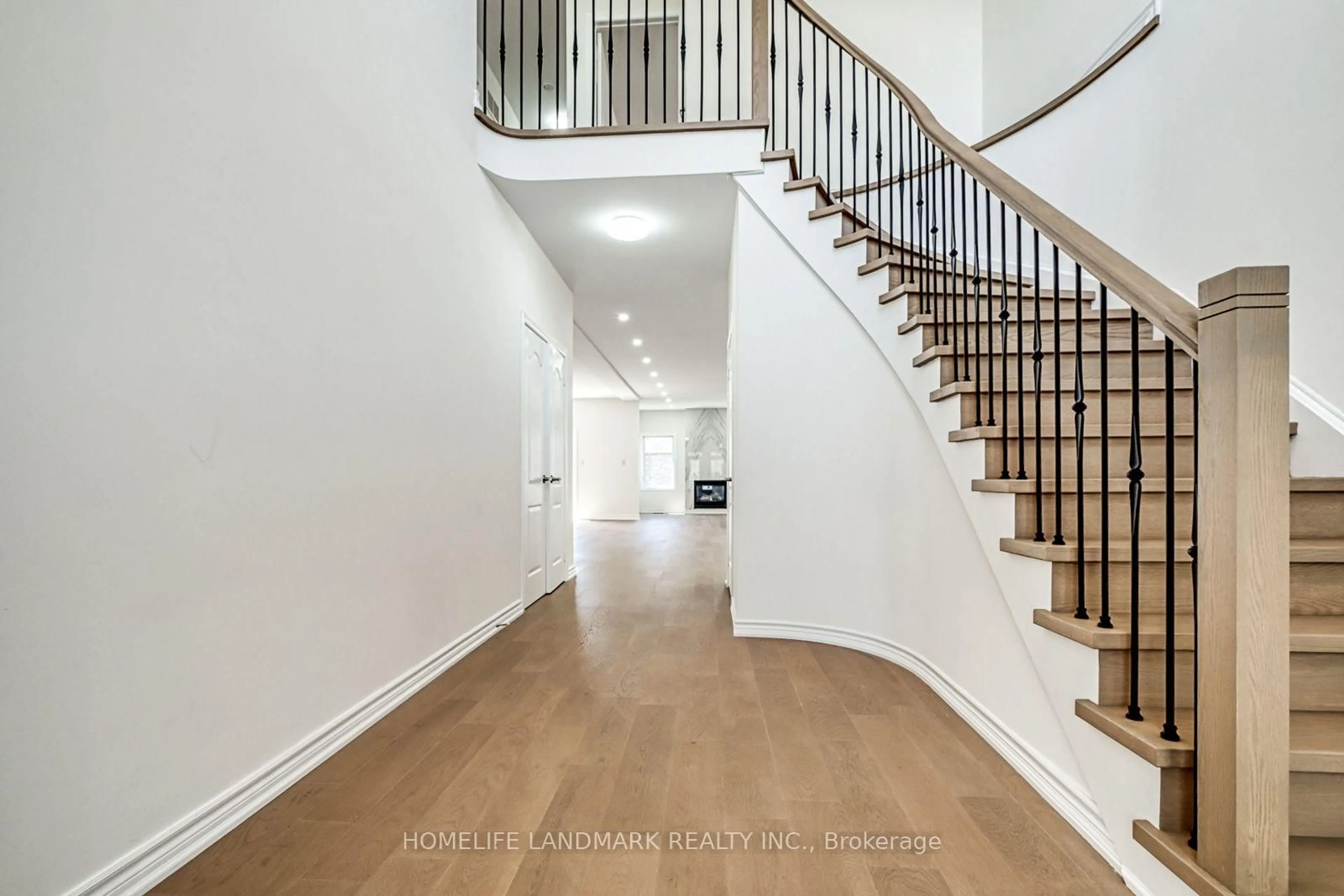 Unknown for 52 Chelsea Cres, Bradford West Gwillimbury Ontario L3Z 0J7