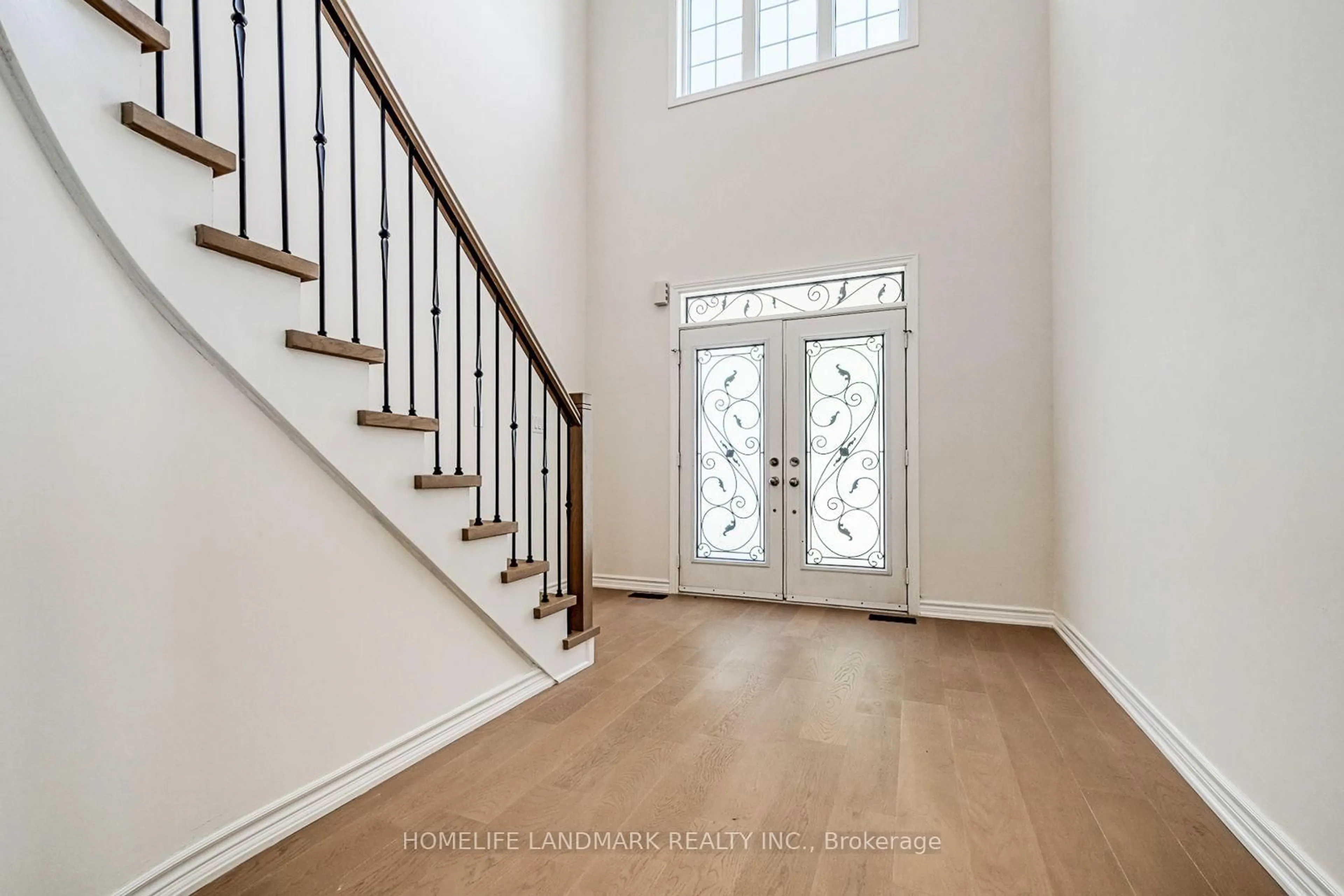 Indoor entryway for 52 Chelsea Cres, Bradford West Gwillimbury Ontario L3Z 0J7