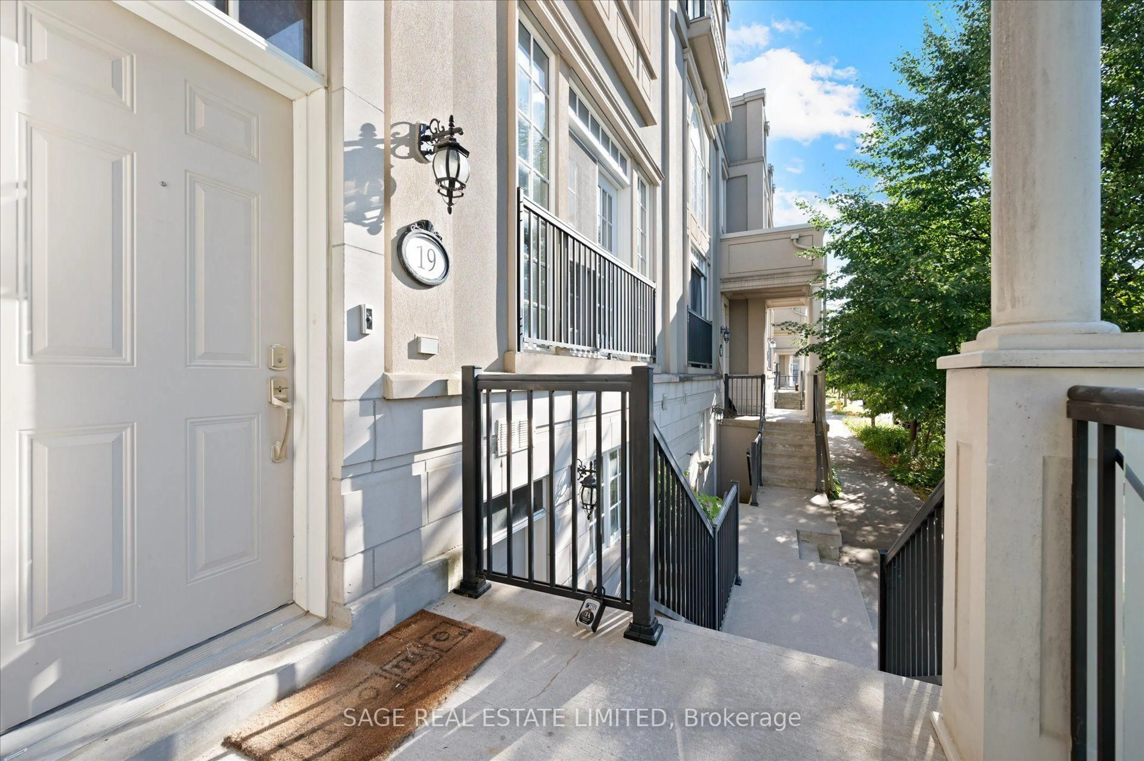 Indoor entryway for 19 Roseberry Rd, Markham Ontario L6G 0C3
