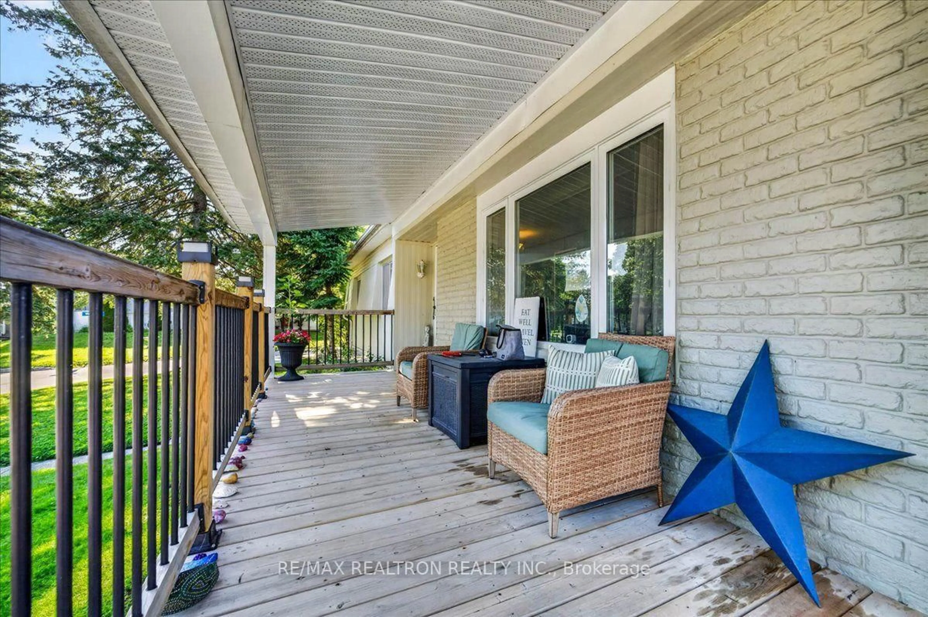 Patio, street for 13 Broadway Ave, Innisfil Ontario L9S 1N9