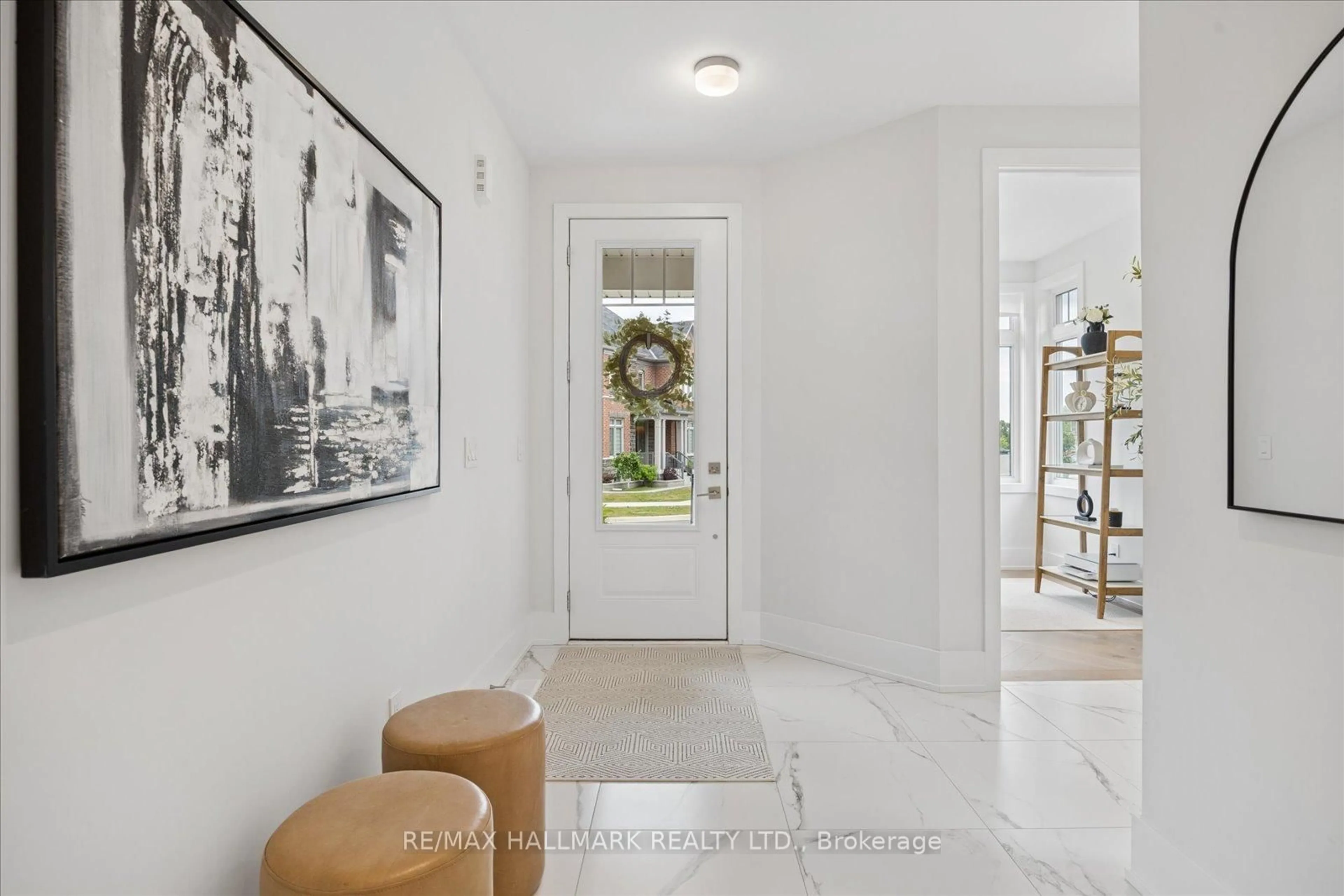Indoor entryway for 211 Busato Dr, Whitchurch-Stouffville Ontario L4A 4X4