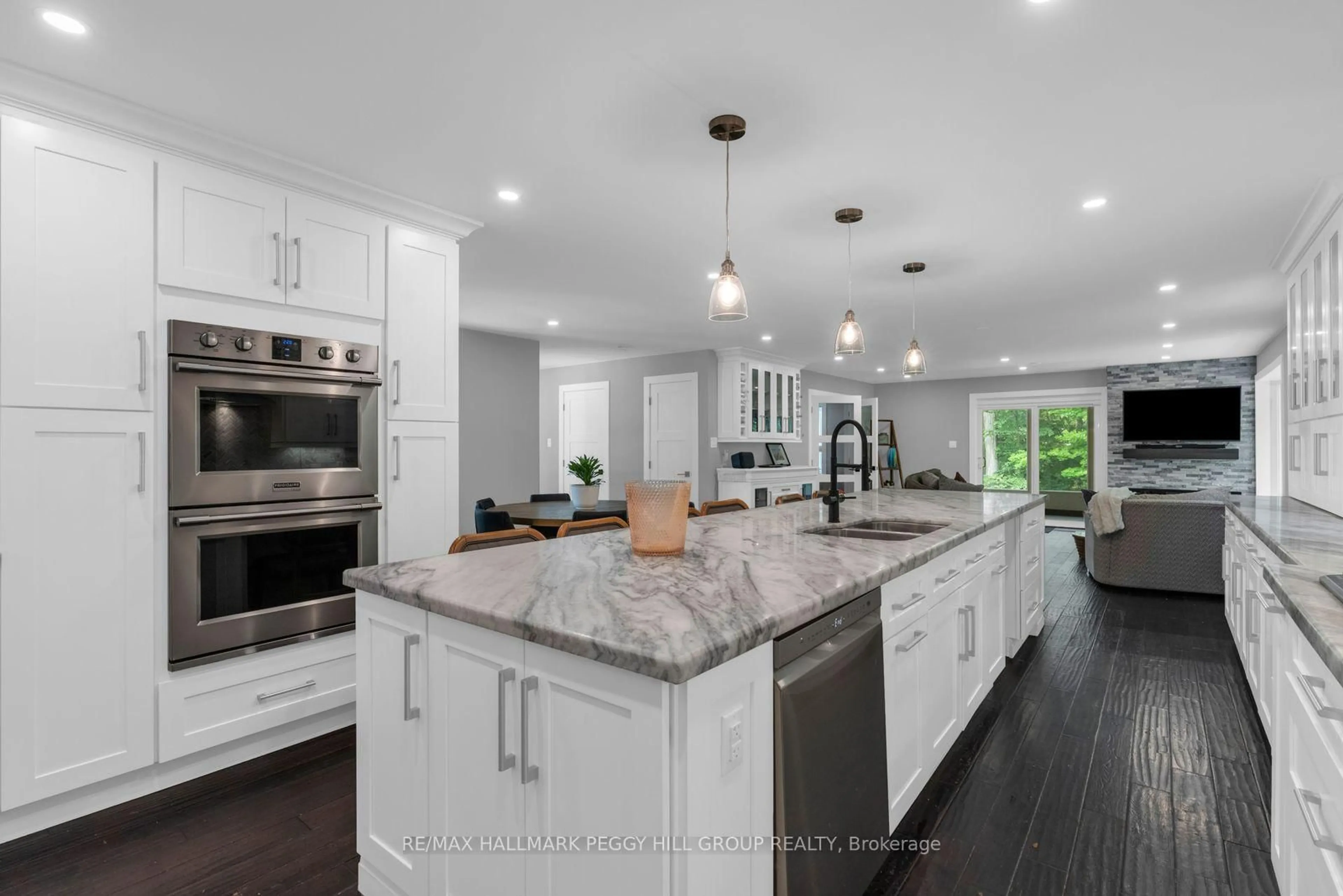Open concept kitchen, ceramic/tile floor for 1814 Quantz Cres, Innisfil Ontario L9S 1X2