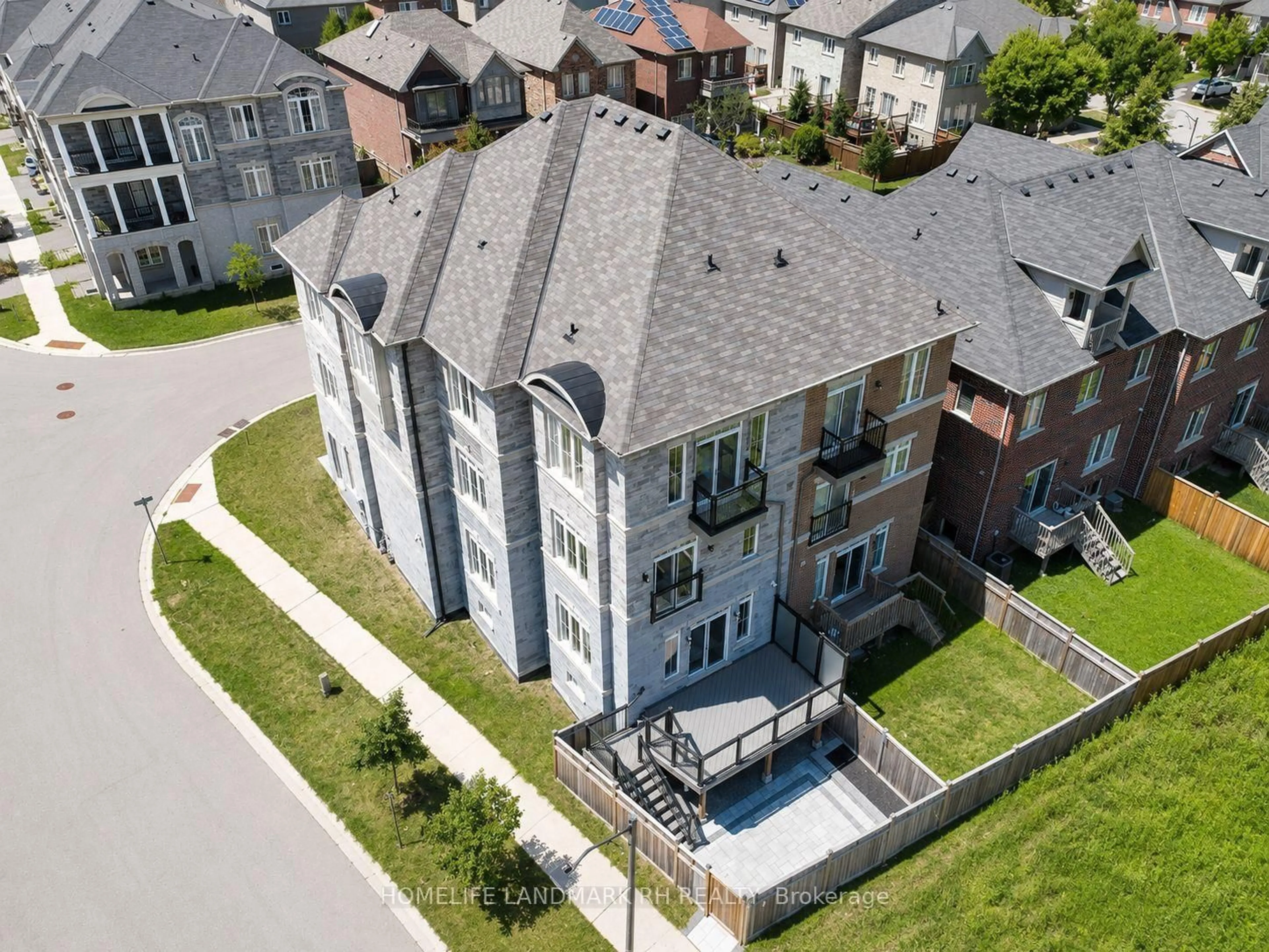 A pic from outside/outdoor area/front of a property/back of a property/a pic from drone, unknown for 11 Lorne Glen St, Markham Ontario L6C 0Z4