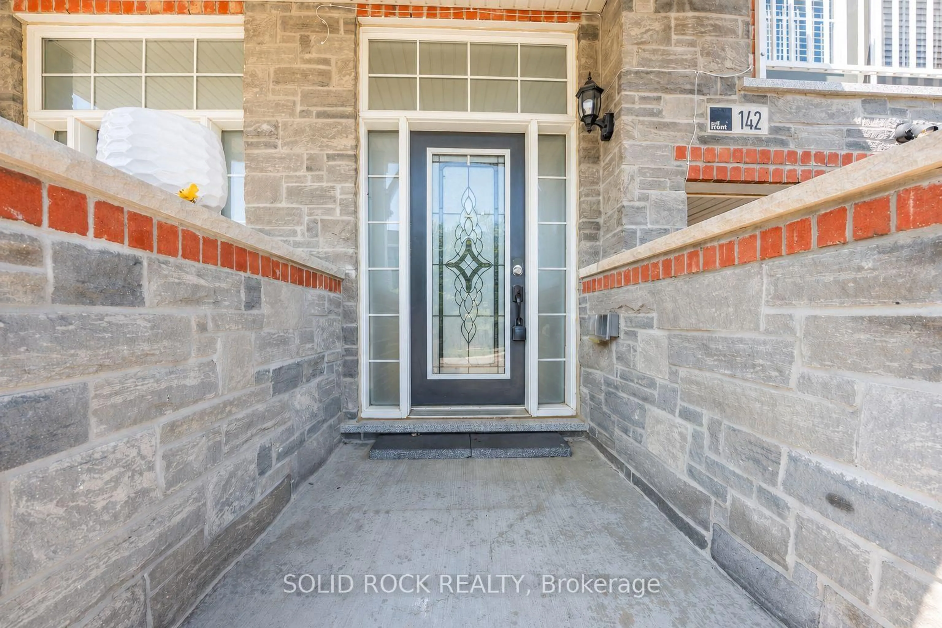Indoor entryway for 142 Farooq Blvd, Vaughan Ontario L4H 4S1