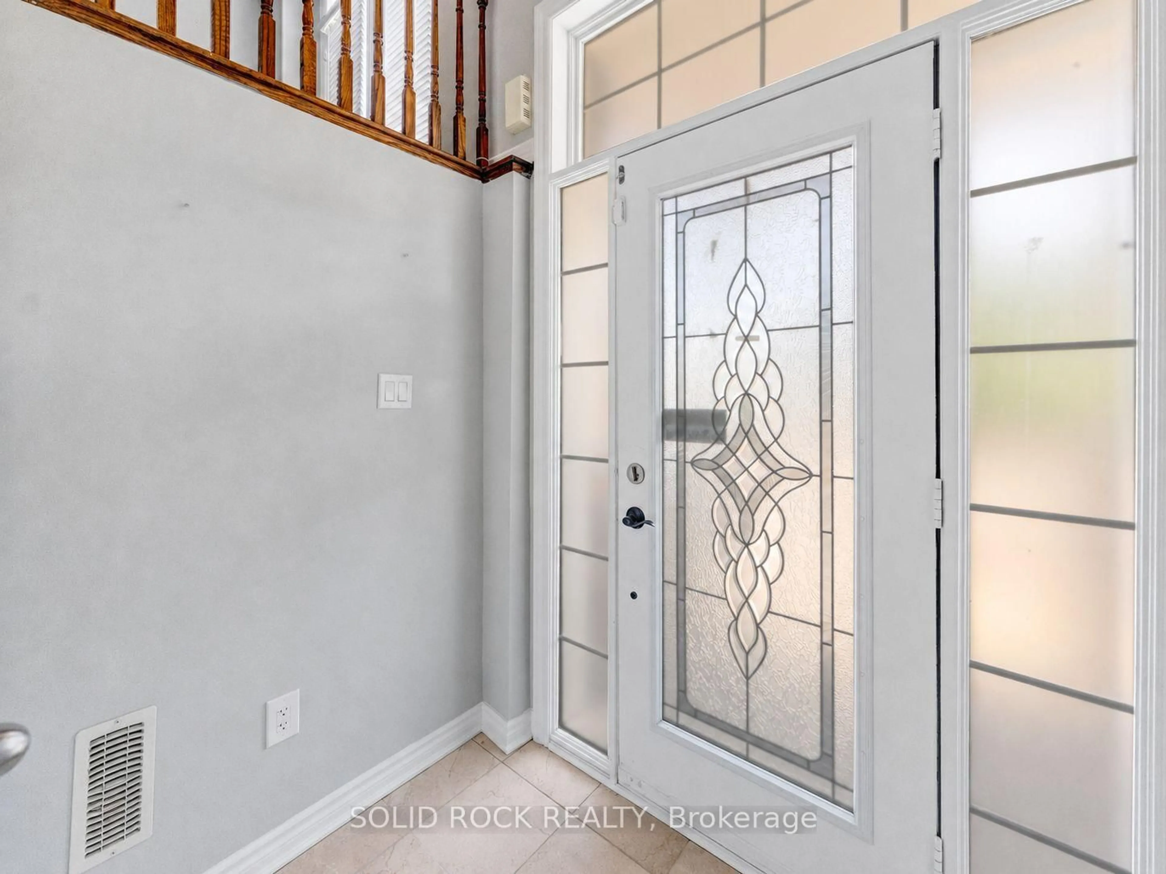Indoor entryway for 142 Farooq Blvd, Vaughan Ontario L4H 4S1