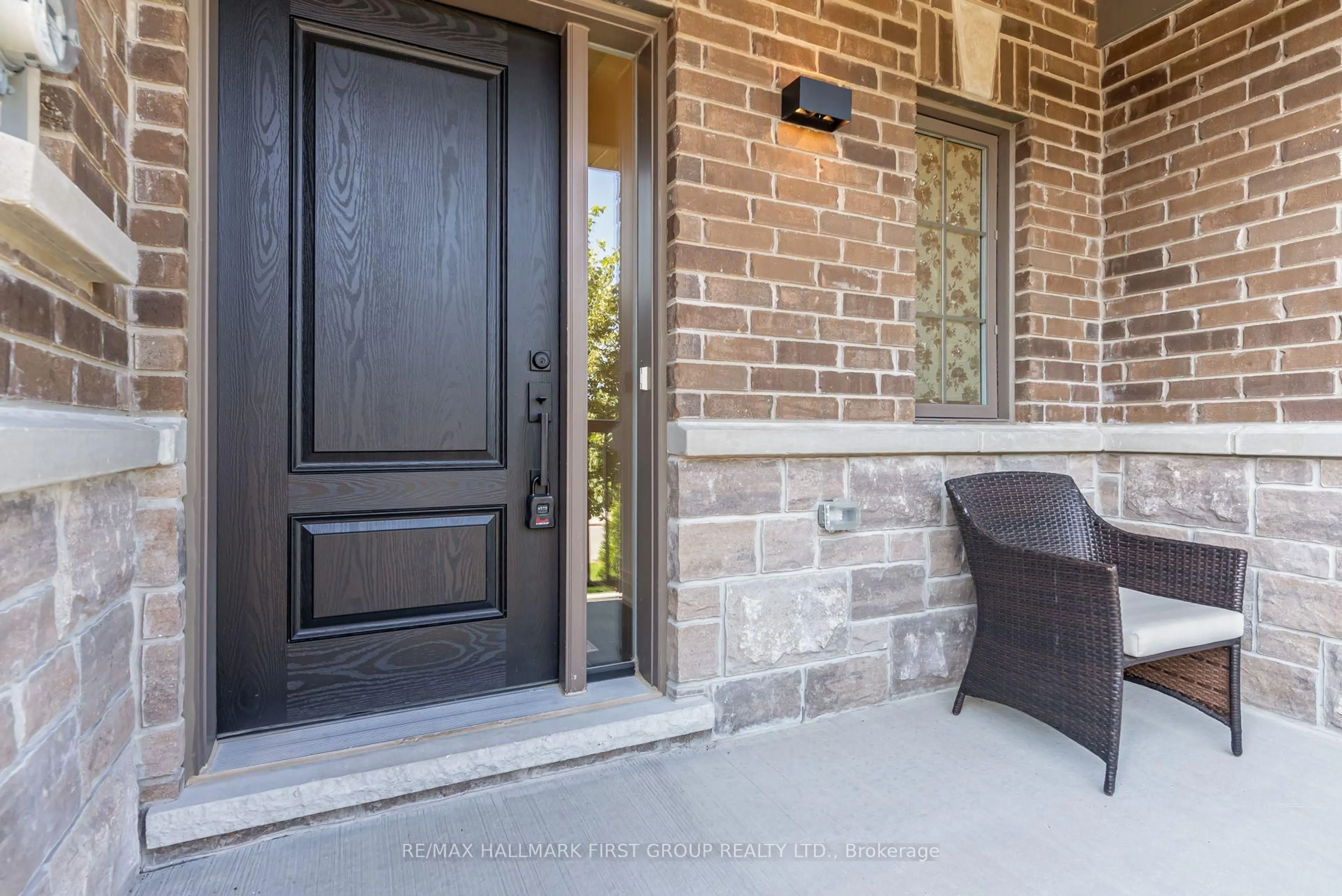 Indoor entryway for 5 Harry Thornton Lane, Uxbridge Ontario L9P 0E9