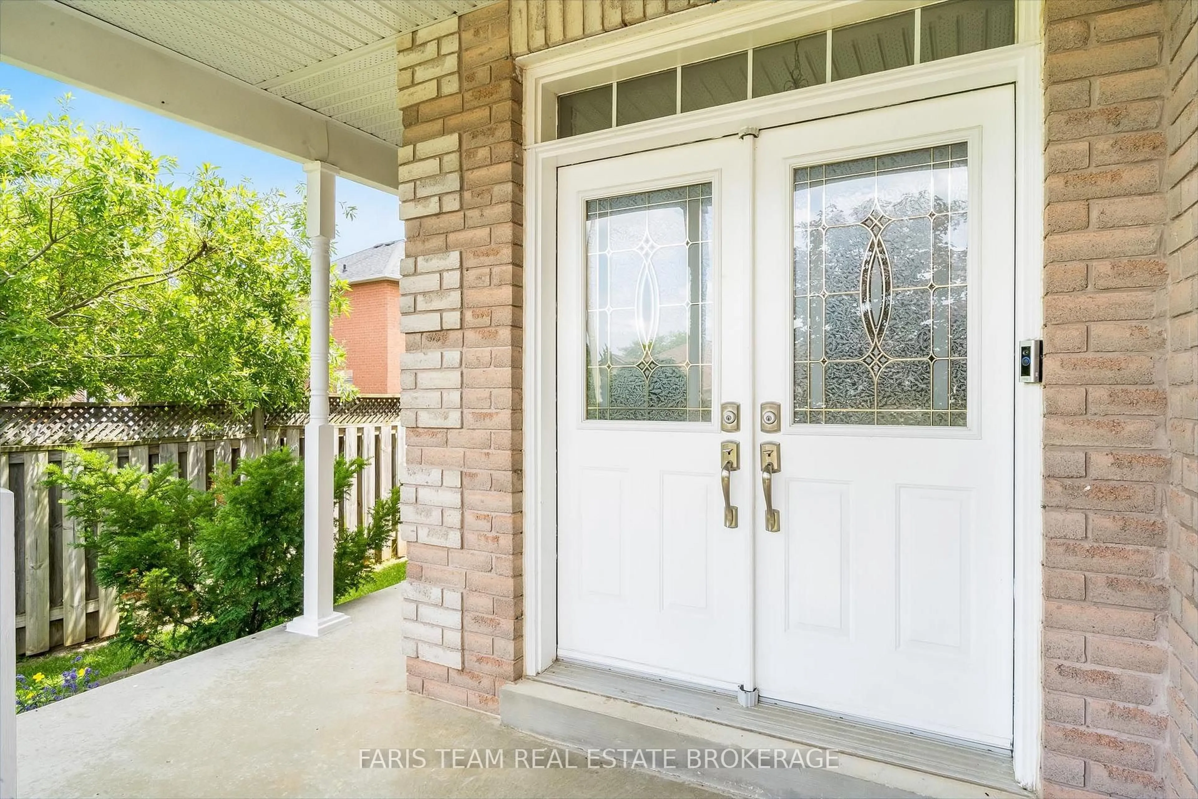 Indoor entryway for 1948 Emerald Crt, Innisfil Ontario L9S 2A2