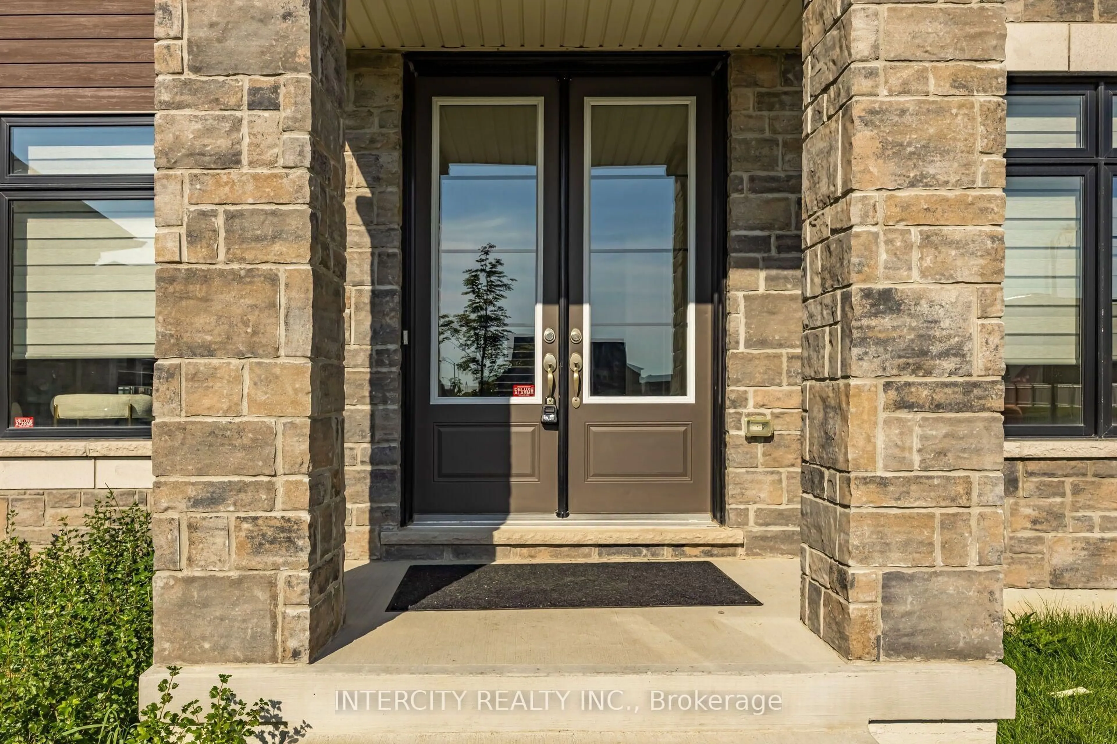 Indoor entryway for 8 Elderberry Way, Adjala-Tosorontio Ontario L0G 1W0