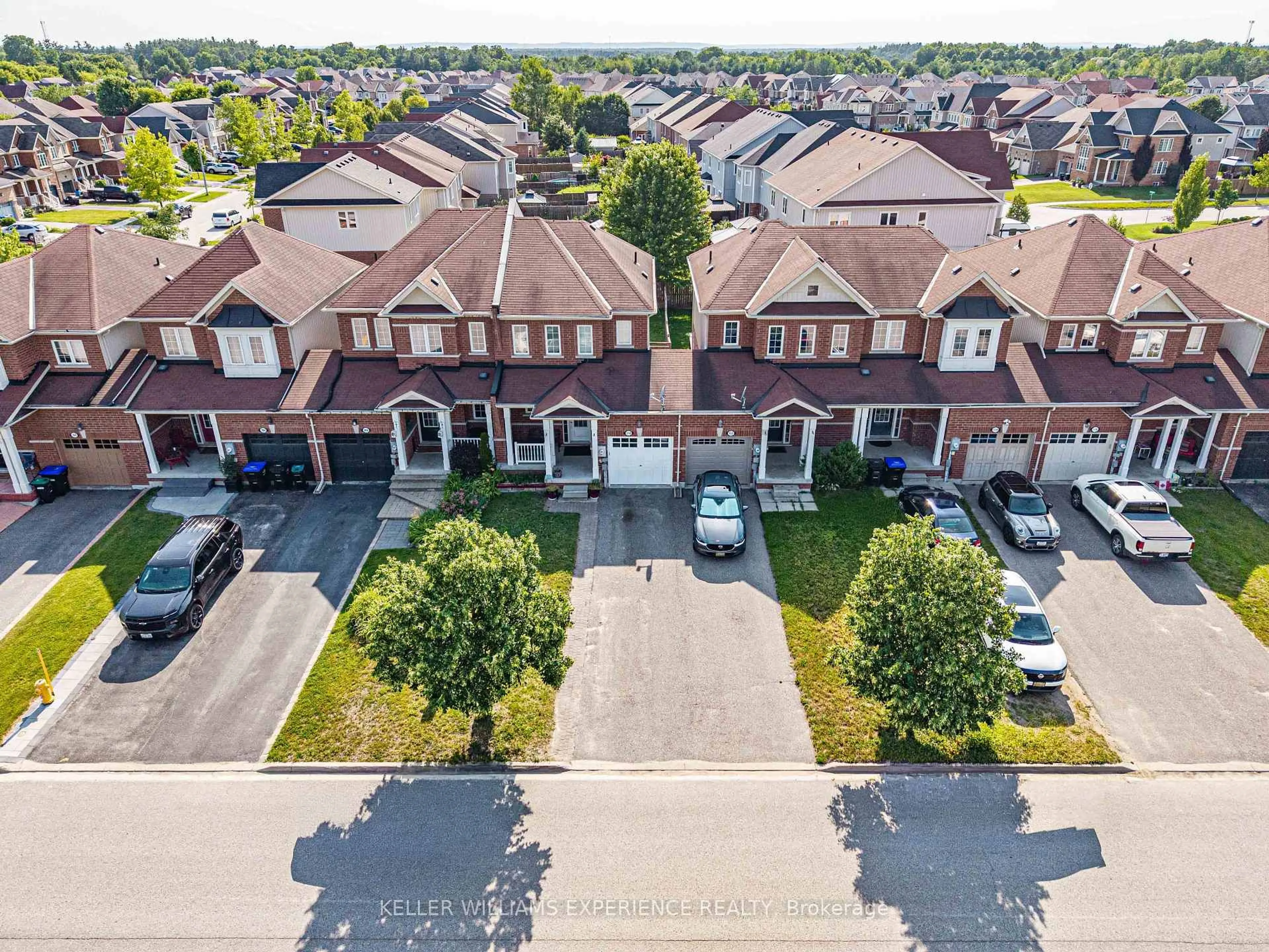 A pic from outside/outdoor area/front of a property/back of a property/a pic from drone, street for 110 COLLIER Cres, Essa Ontario L3W 0M8