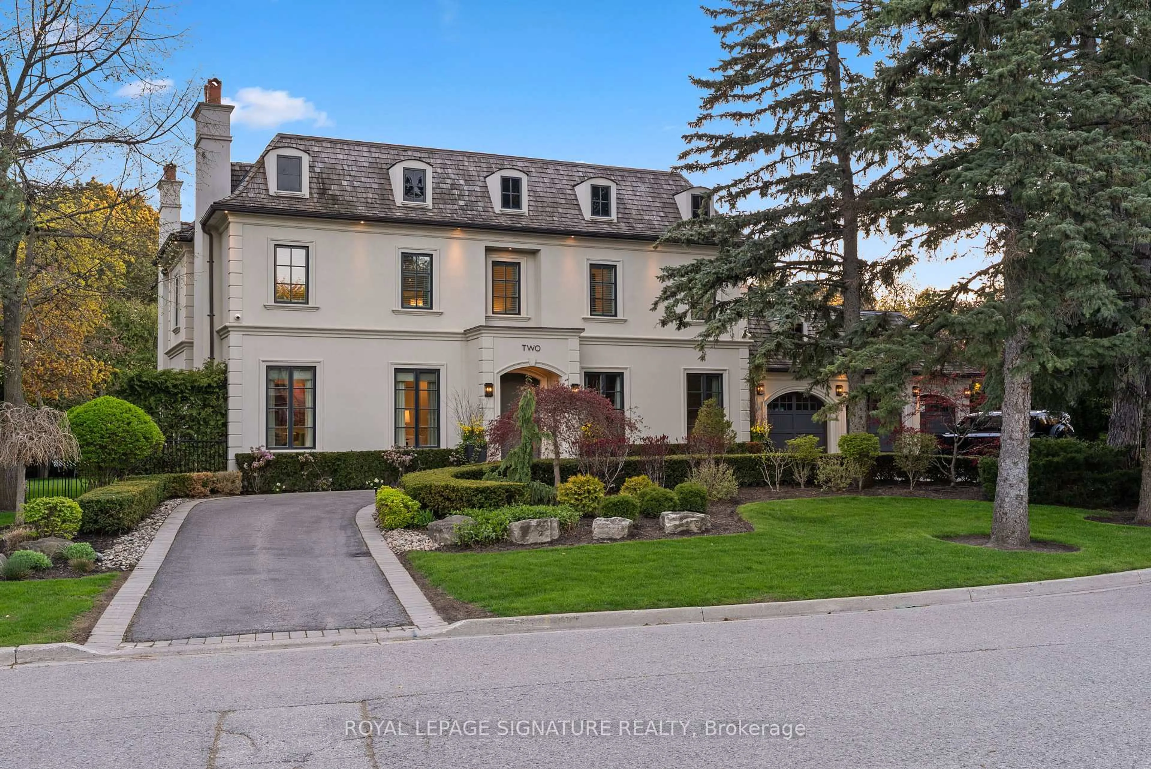 A pic from outside/outdoor area/front of a property/back of a property/a pic from drone, street for 2 Spirea Crt, Markham Ontario L3T 2W1