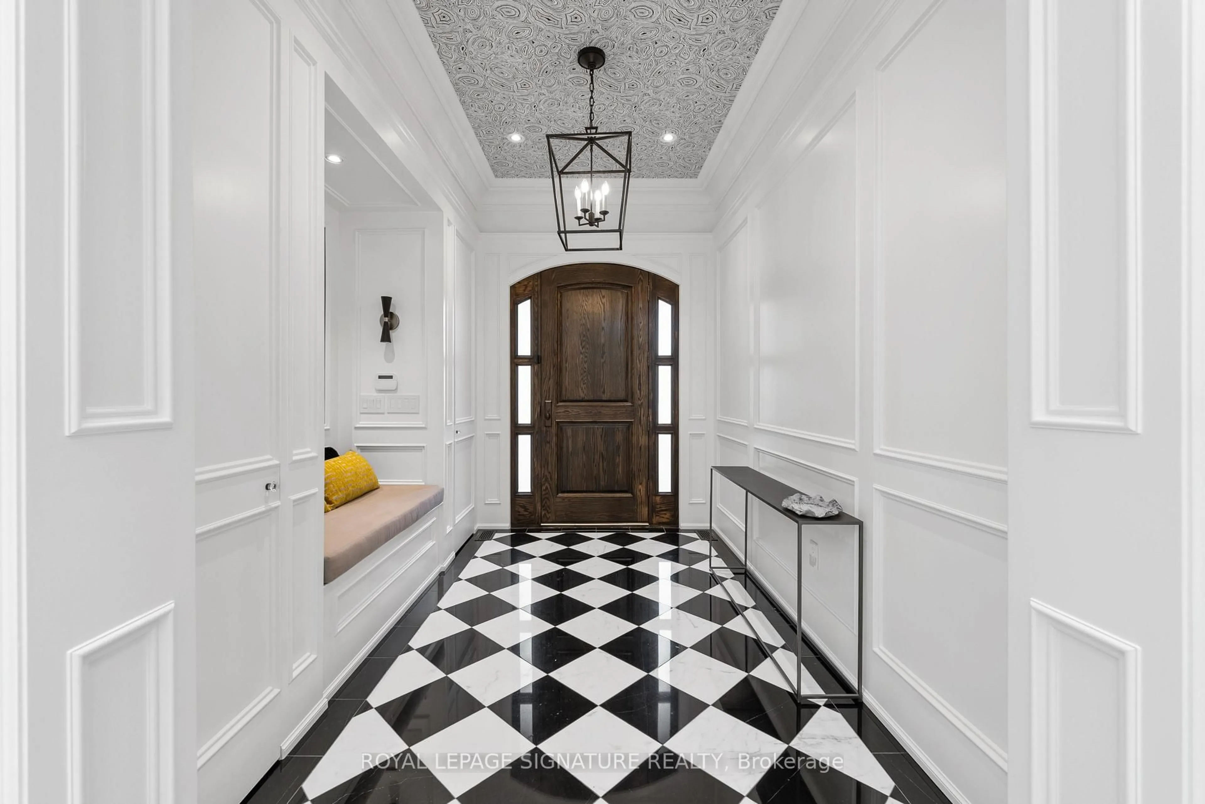 Indoor entryway for 2 Spirea Crt, Markham Ontario L3T 2W1