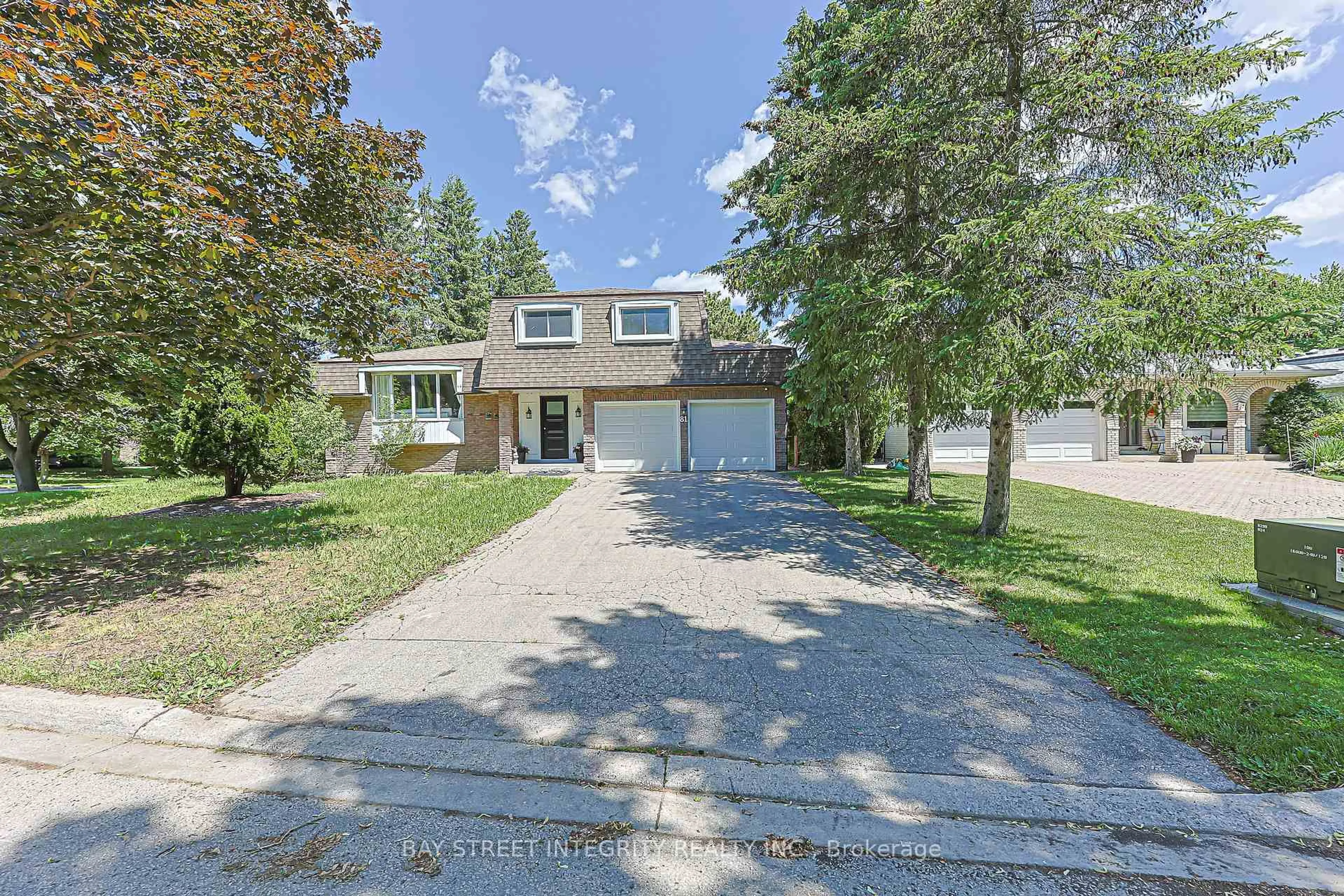 A pic from outside/outdoor area/front of a property/back of a property/a pic from drone, street for 81 Dawn Hill Tr, Markham Ontario L3T 3B4