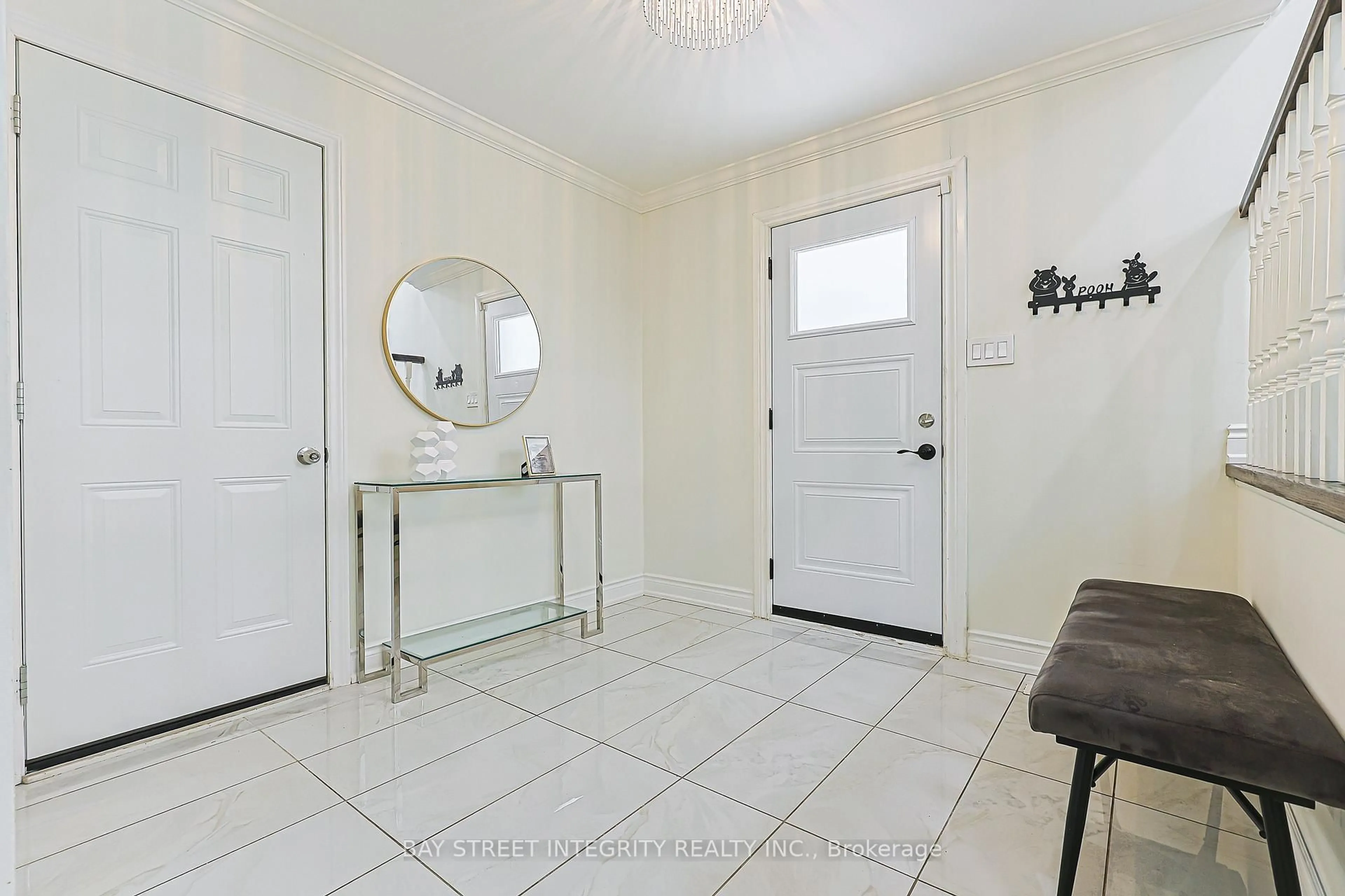 Indoor entryway for 81 Dawn Hill Tr, Markham Ontario L3T 3B4