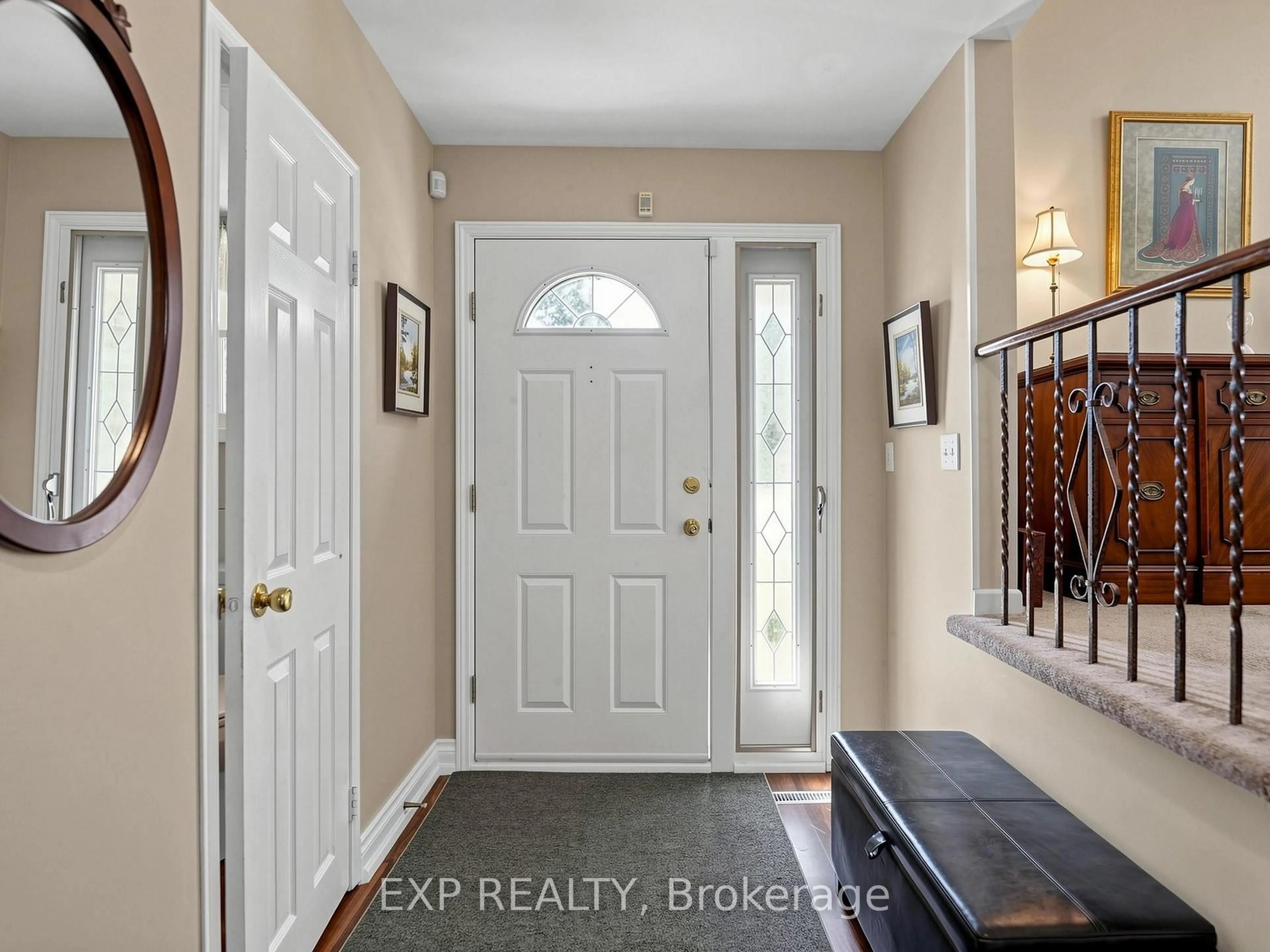 Indoor entryway for 37 Brightbay Cres, Markham Ontario L3T 1C2