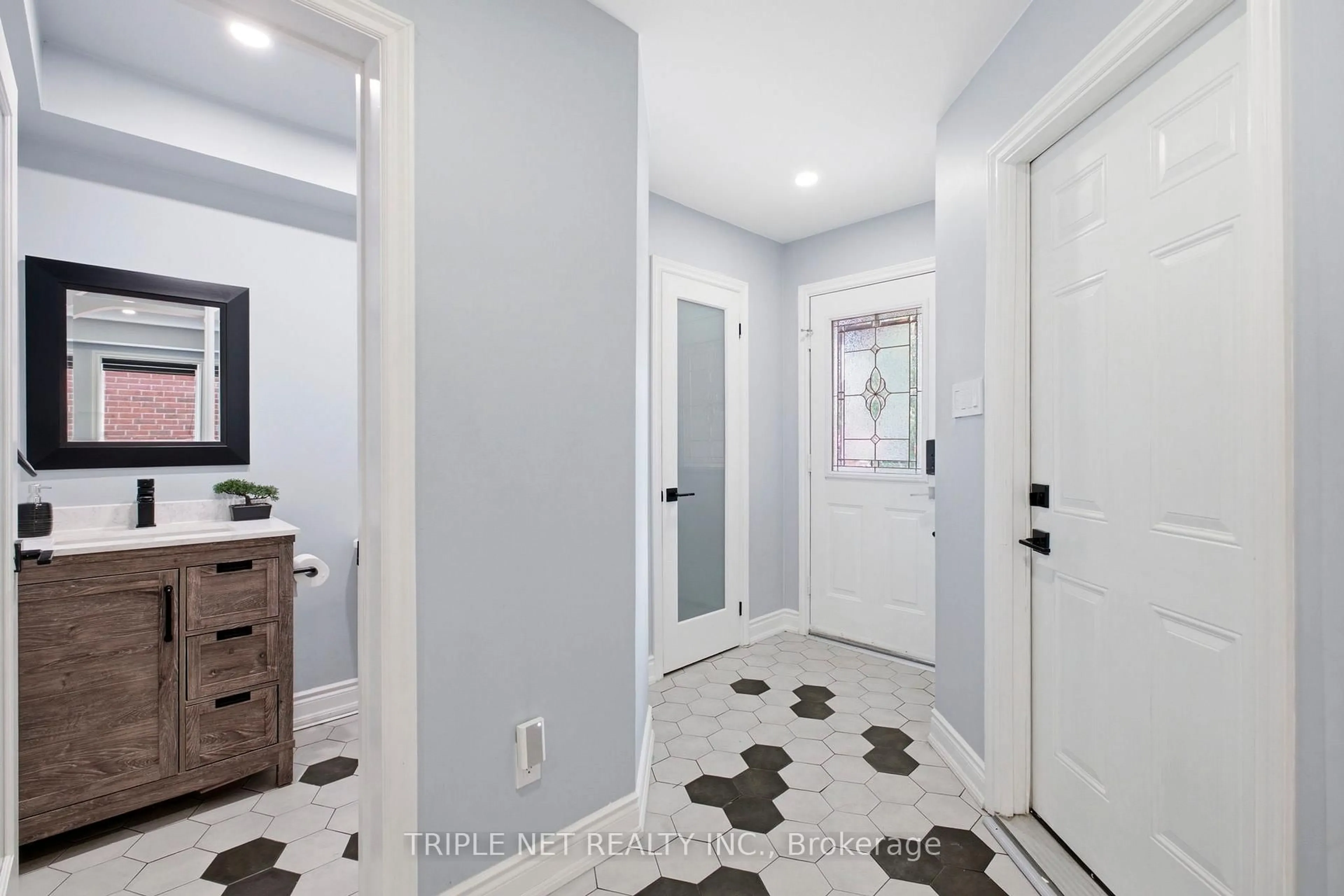 Indoor entryway for 198 Purcell Cres, Vaughan Ontario L6A 3C5