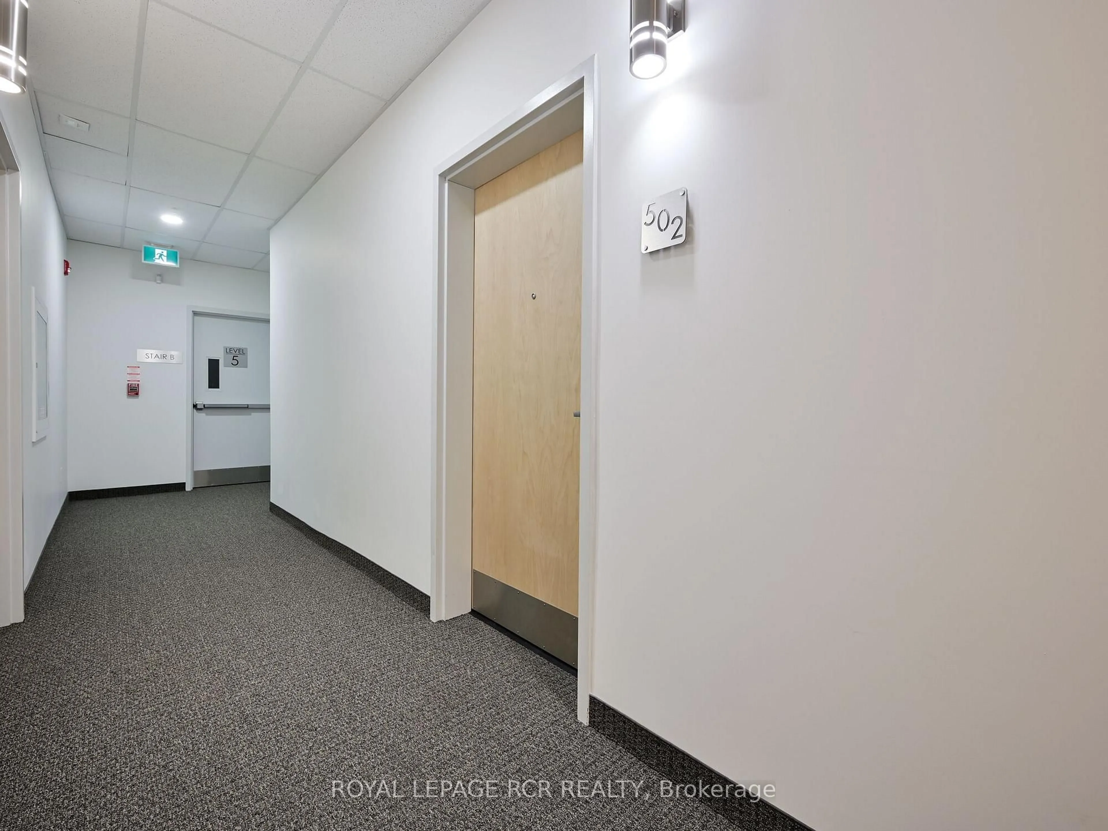 Indoor foyer for 64 Queen St #502, New Tecumseth Ontario L0G 1W0
