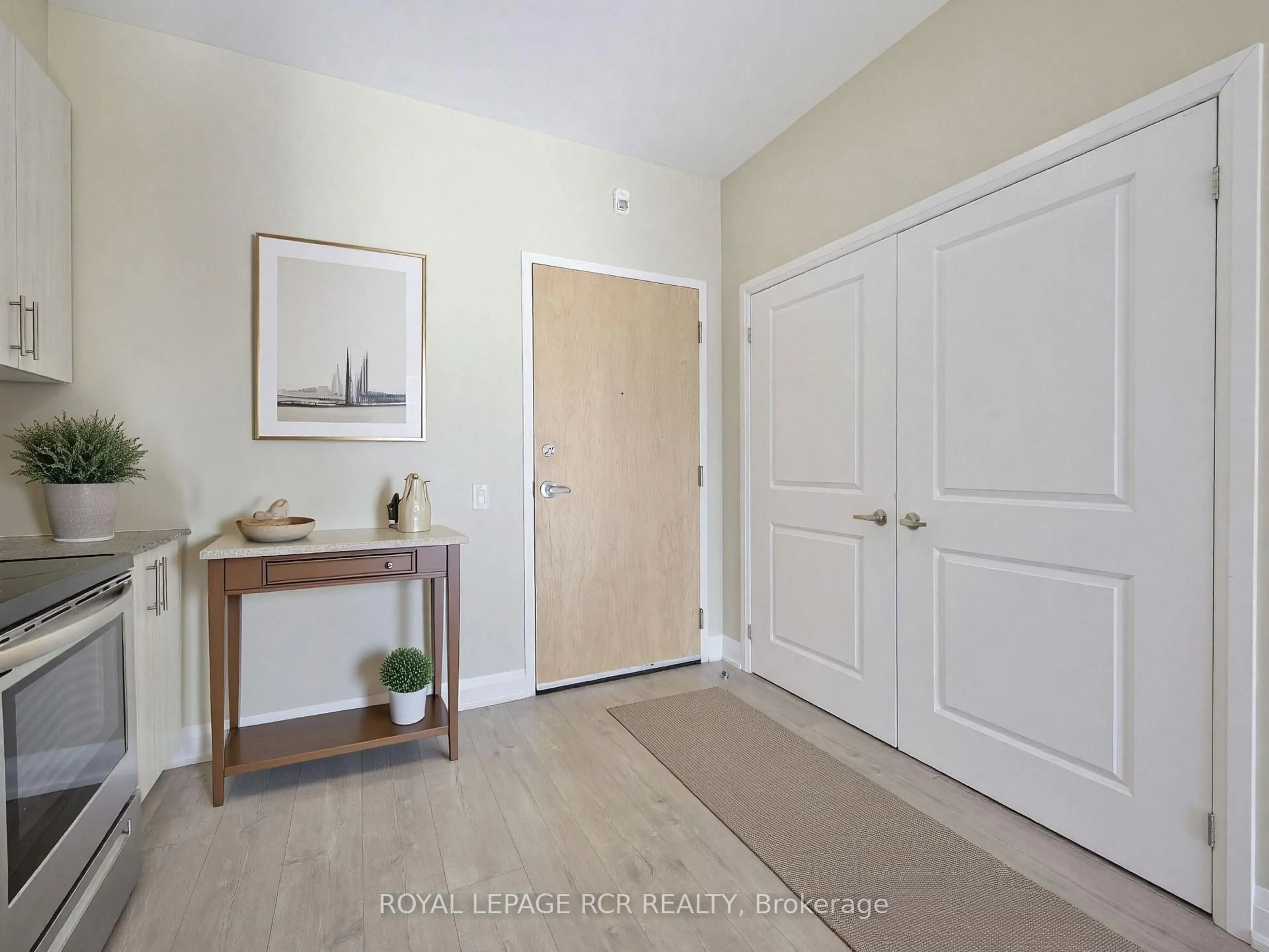 Indoor entryway for 64 Queen St #502, New Tecumseth Ontario L0G 1W0