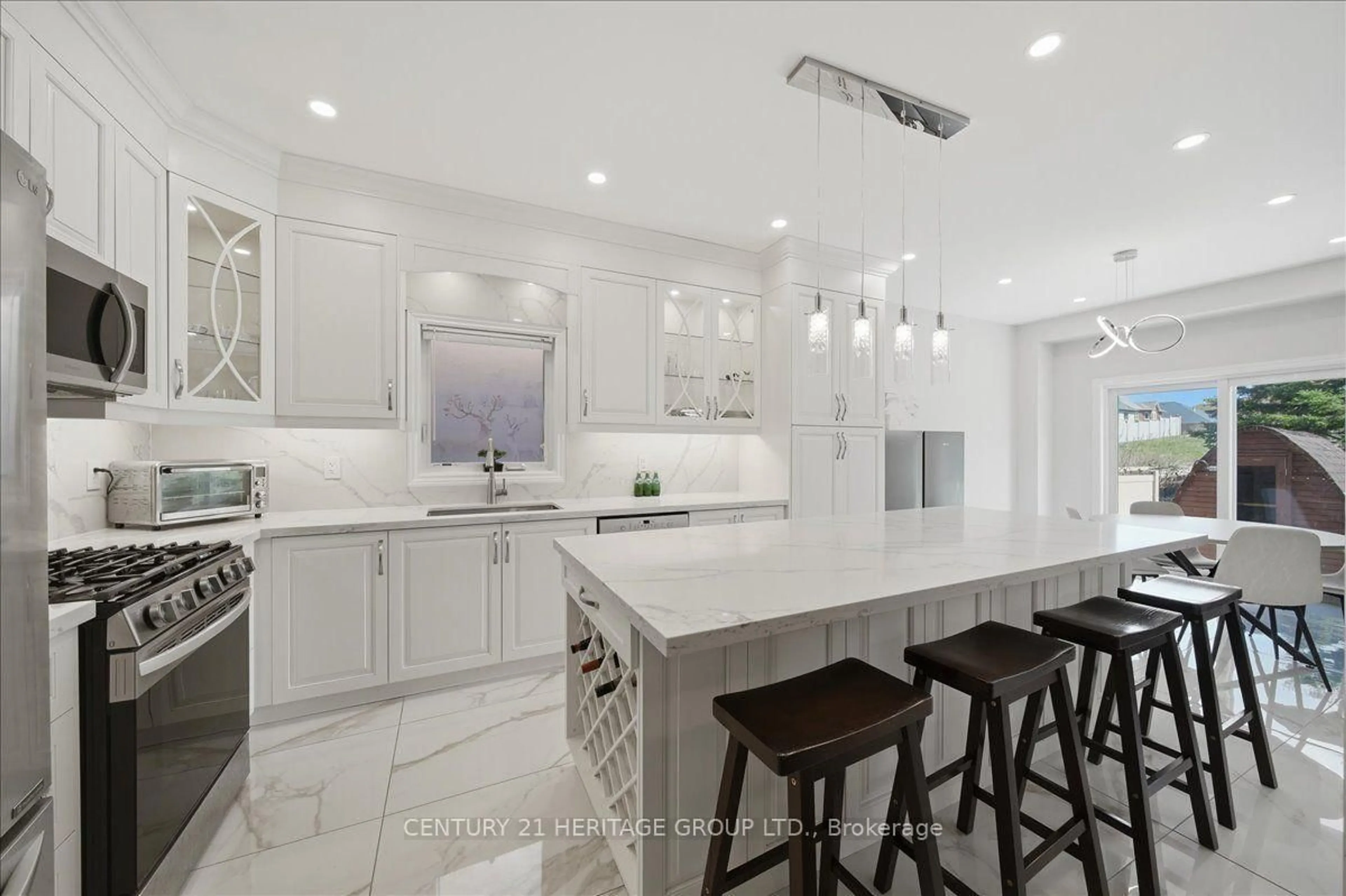 Contemporary kitchen, ceramic/tile floor for 136 Noble Dr, Bradford West Gwillimbury Ontario L3Z 0J5