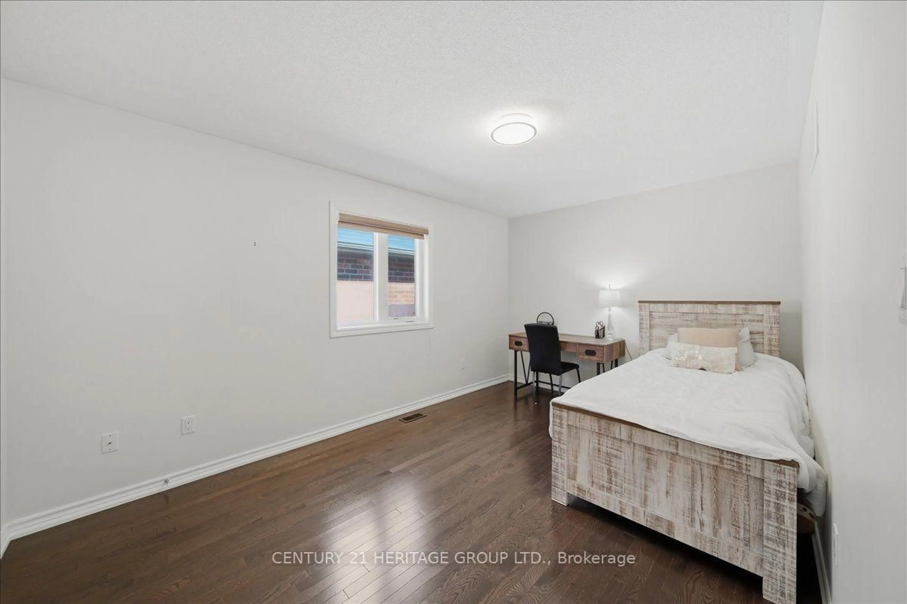 A pic of a room for 136 Noble Dr, Bradford West Gwillimbury Ontario L3Z 0J5