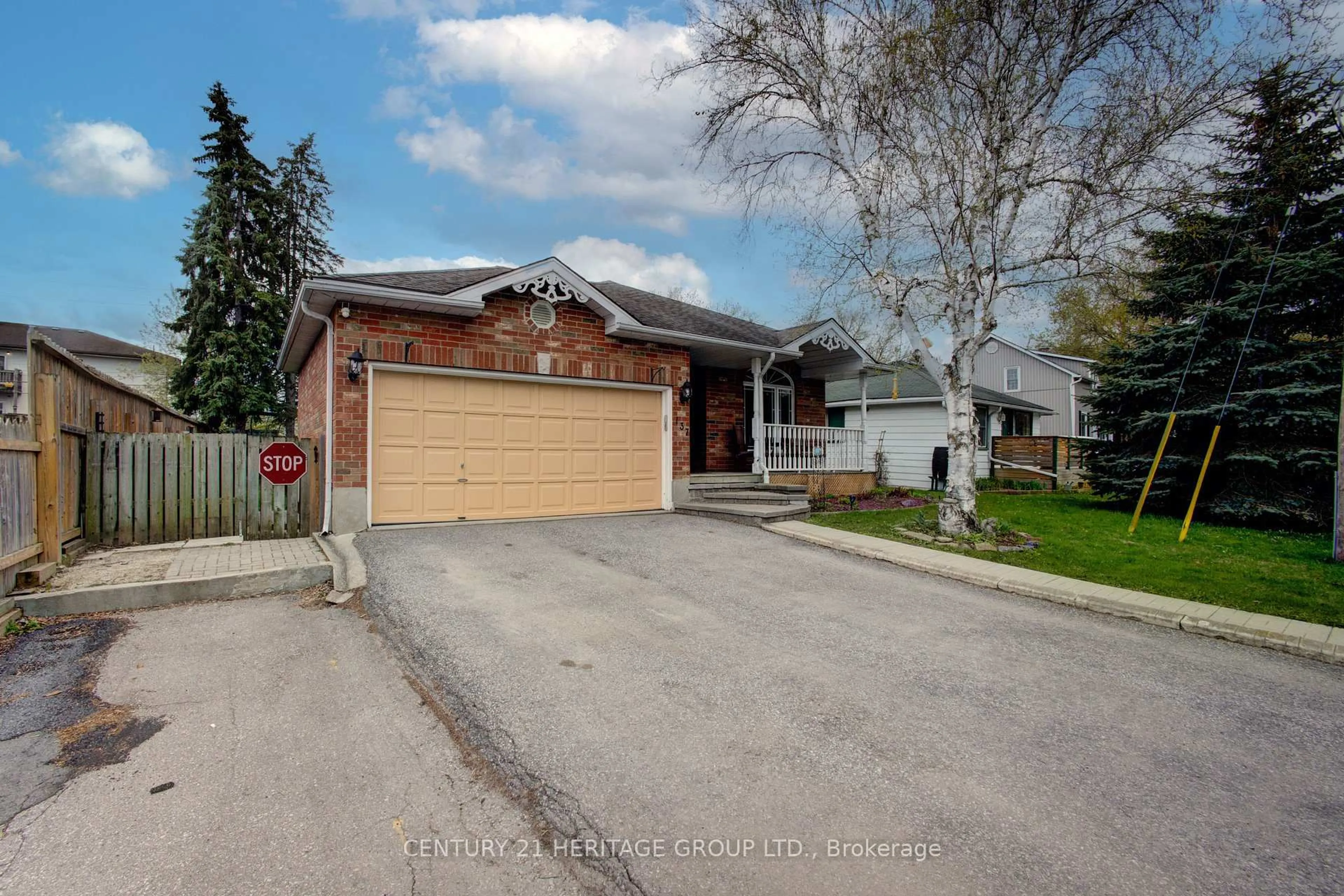 Home with brick exterior material, street for 137 Queen St, New Tecumseth Ontario L9R 1K4