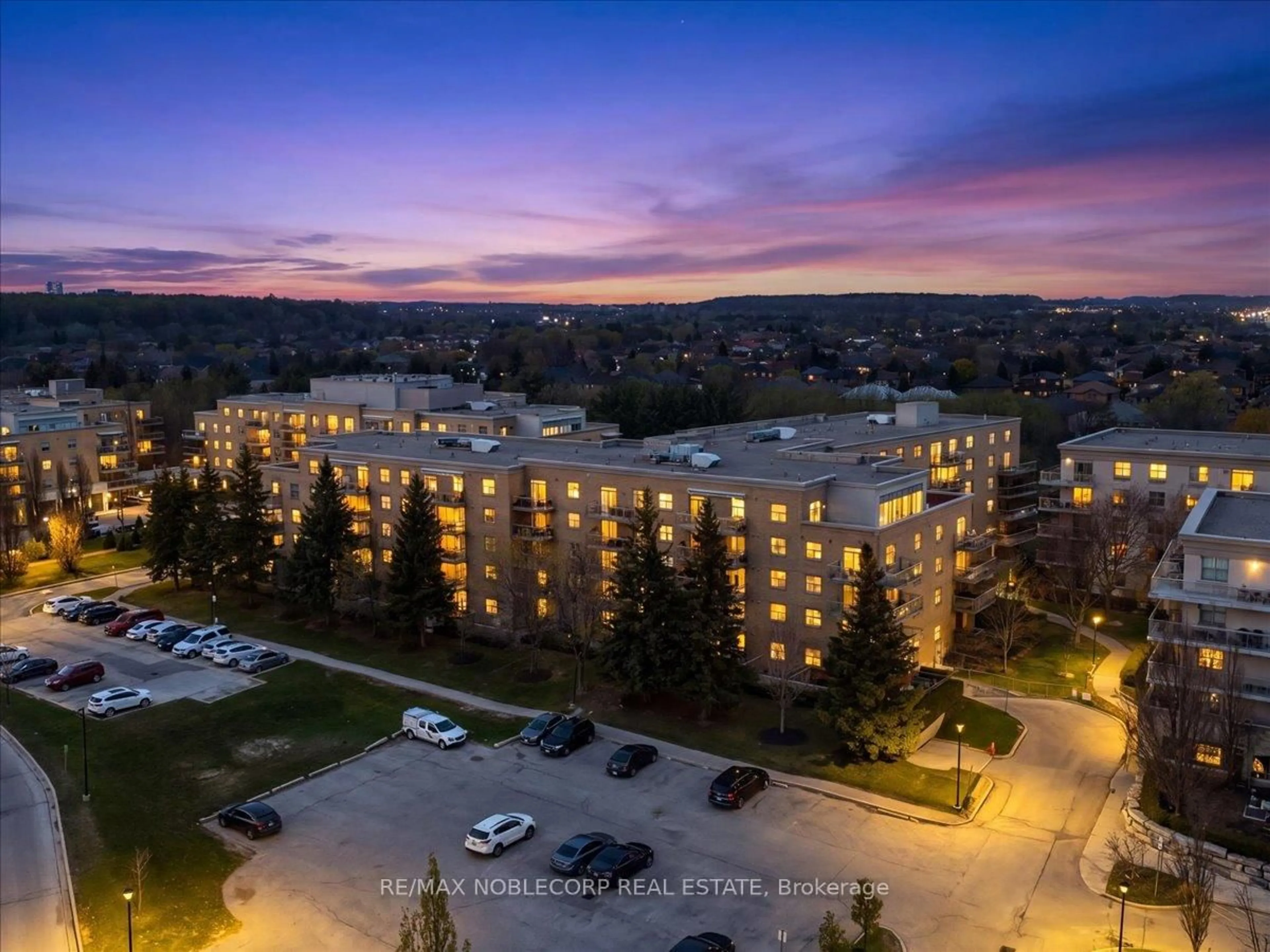 A pic from outside/outdoor area/front of a property/back of a property/a pic from drone, unknown for 2502 Rutherford Rd #111, Vaughan Ontario L4K 5N6