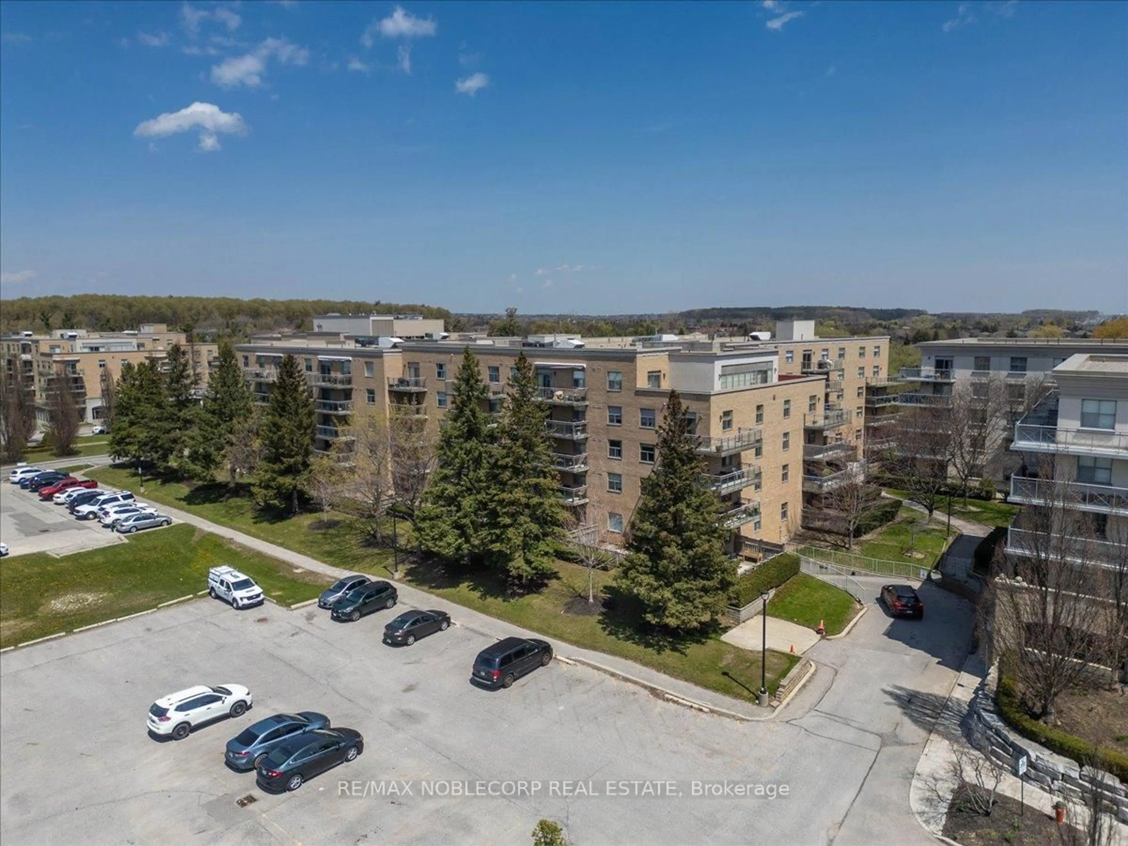 A pic from outside/outdoor area/front of a property/back of a property/a pic from drone, city buildings view from balcony for 2502 Rutherford Rd #111, Vaughan Ontario L4K 5N6