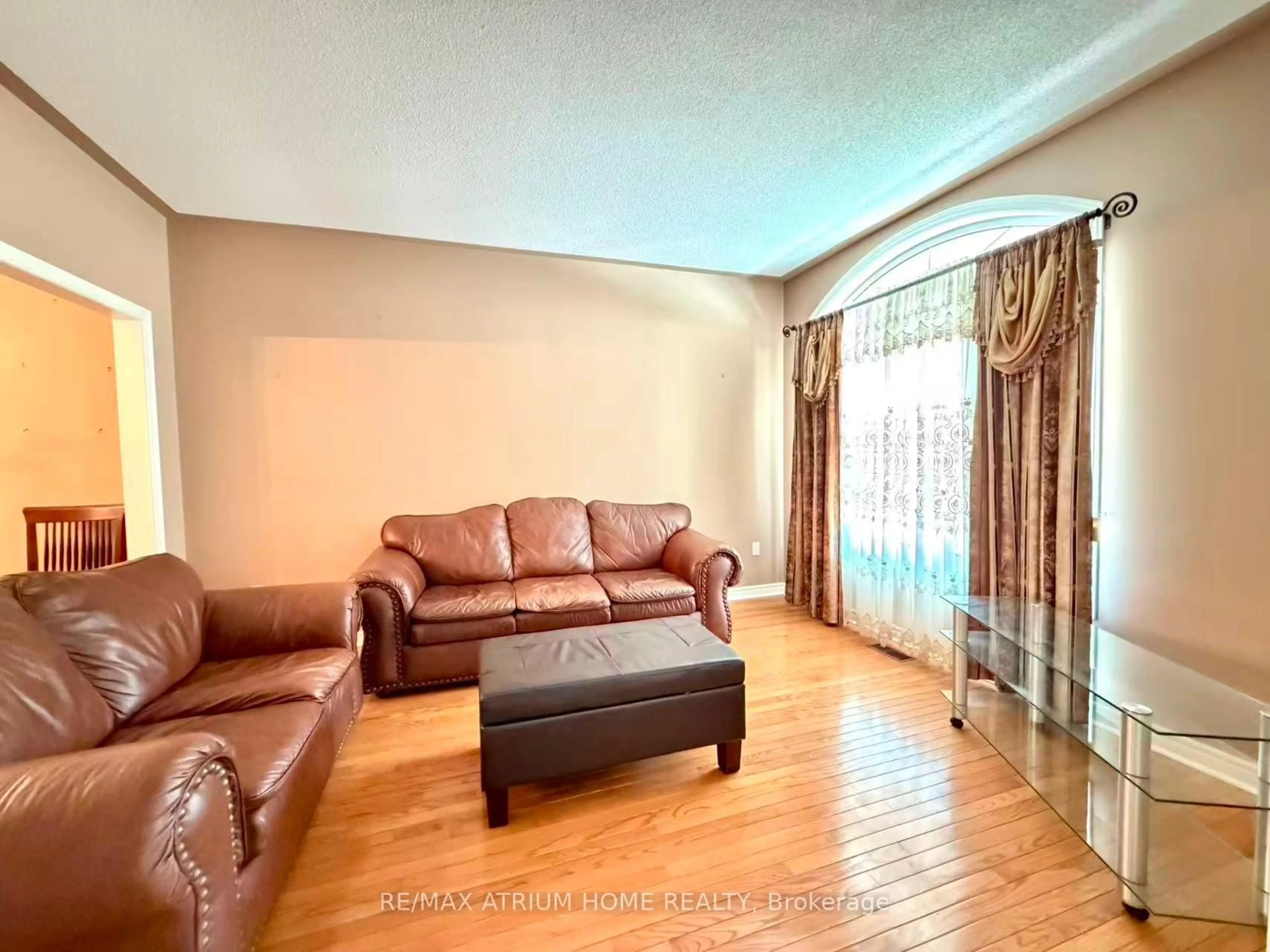 Living room with furniture, wood/laminate floor for 306 Melville Ave, Vaughan Ontario L6A 1Z1