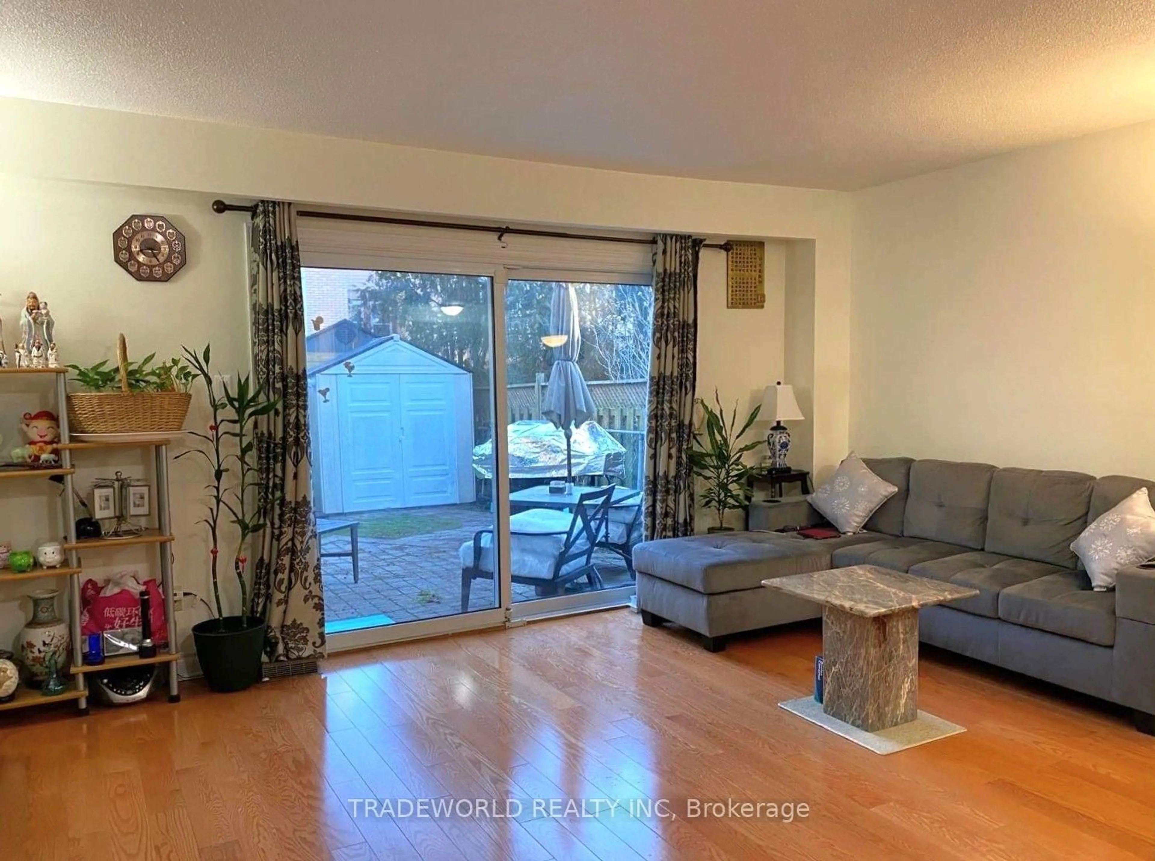 Living room with furniture, unknown for 122 Tamarack Dr, Markham Ontario L3T 4X4